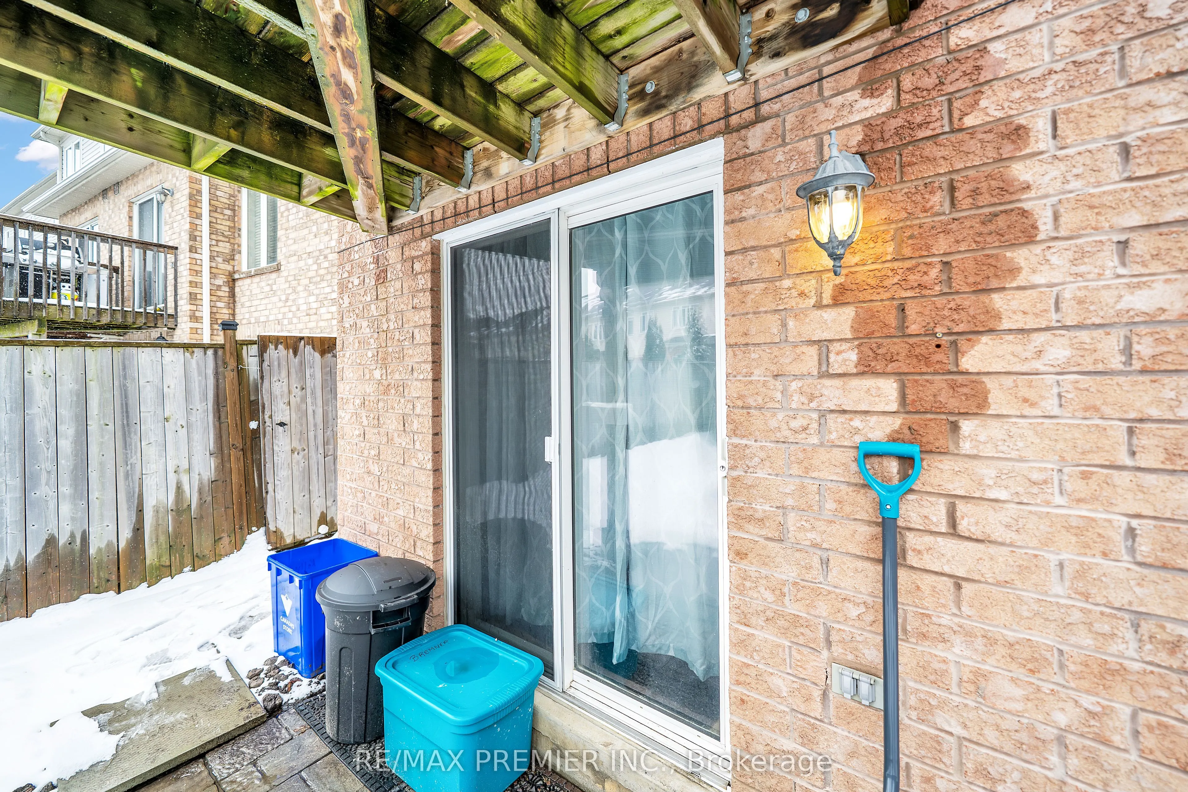 164 Dewell Crescent
