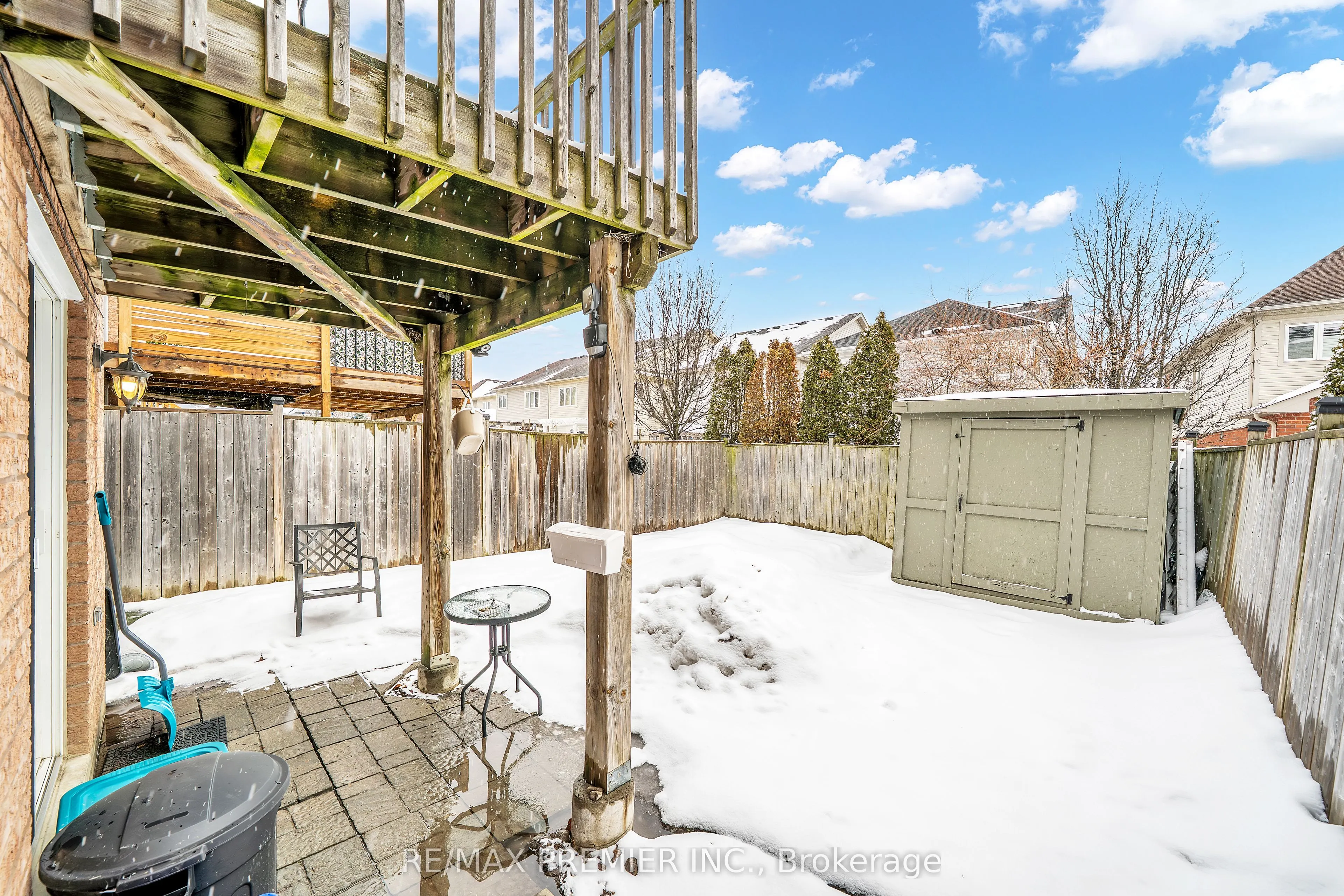 164 Dewell Crescent