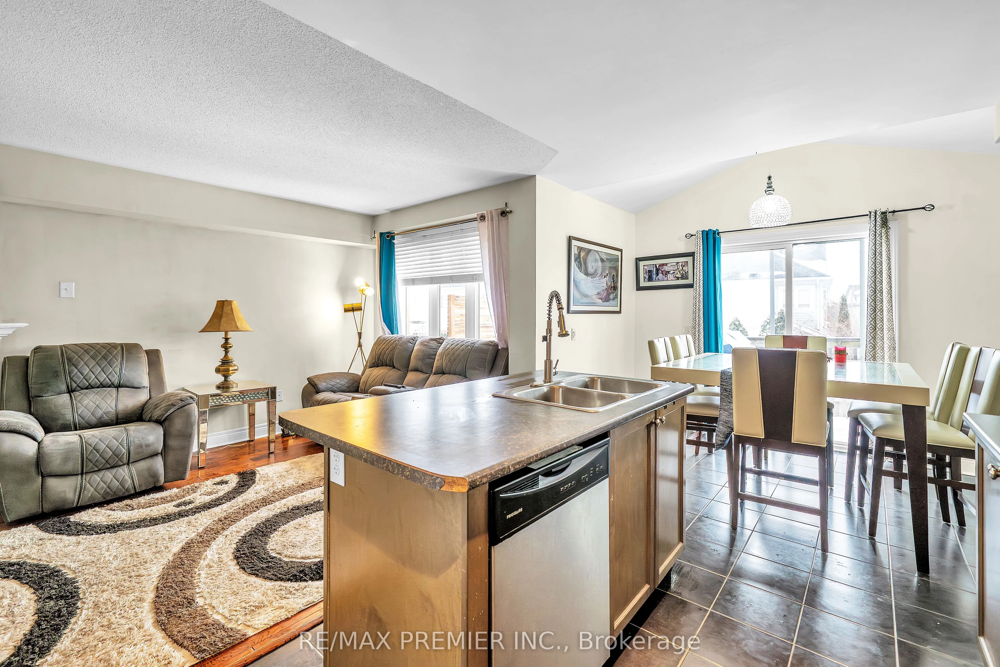 164 Dewell Crescent