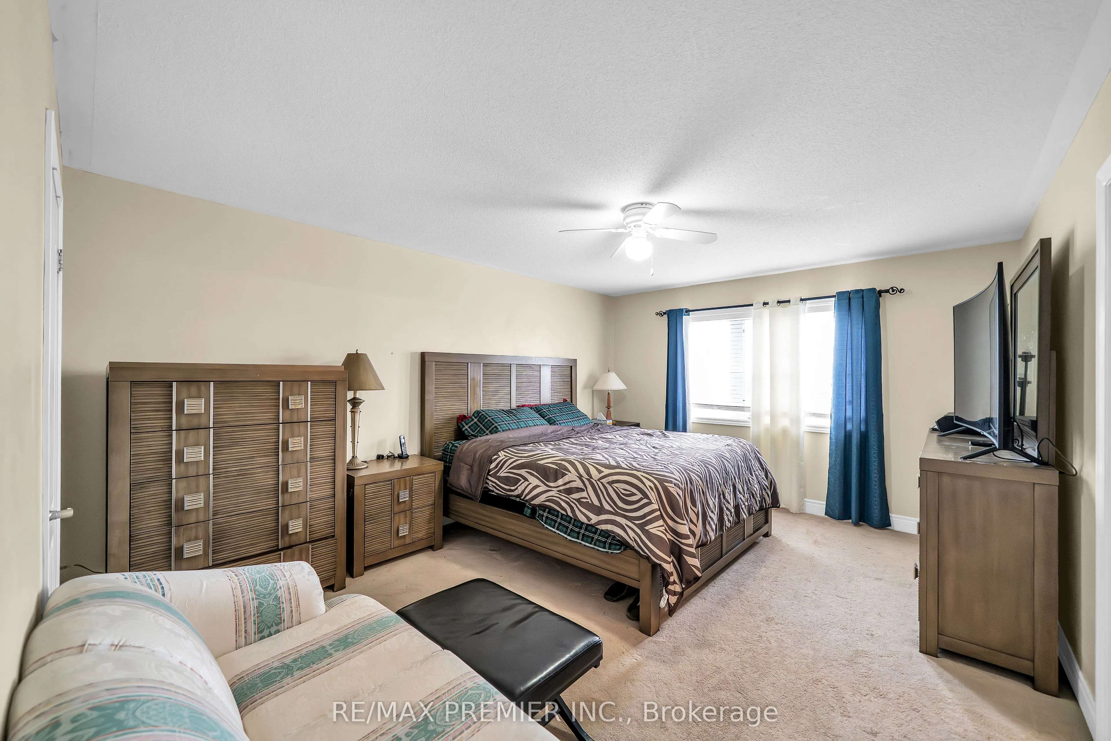 164 Dewell Crescent