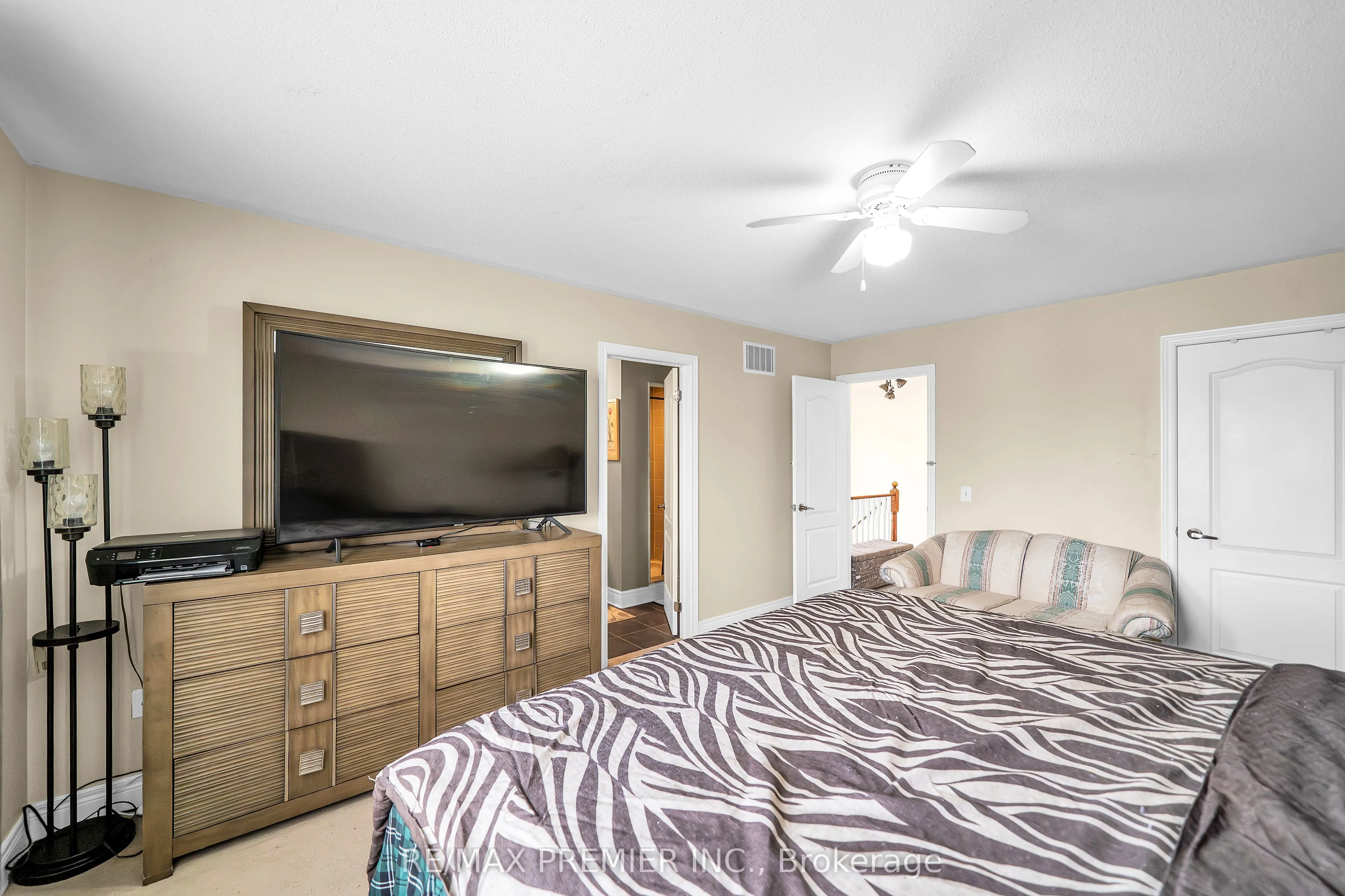 164 Dewell Crescent