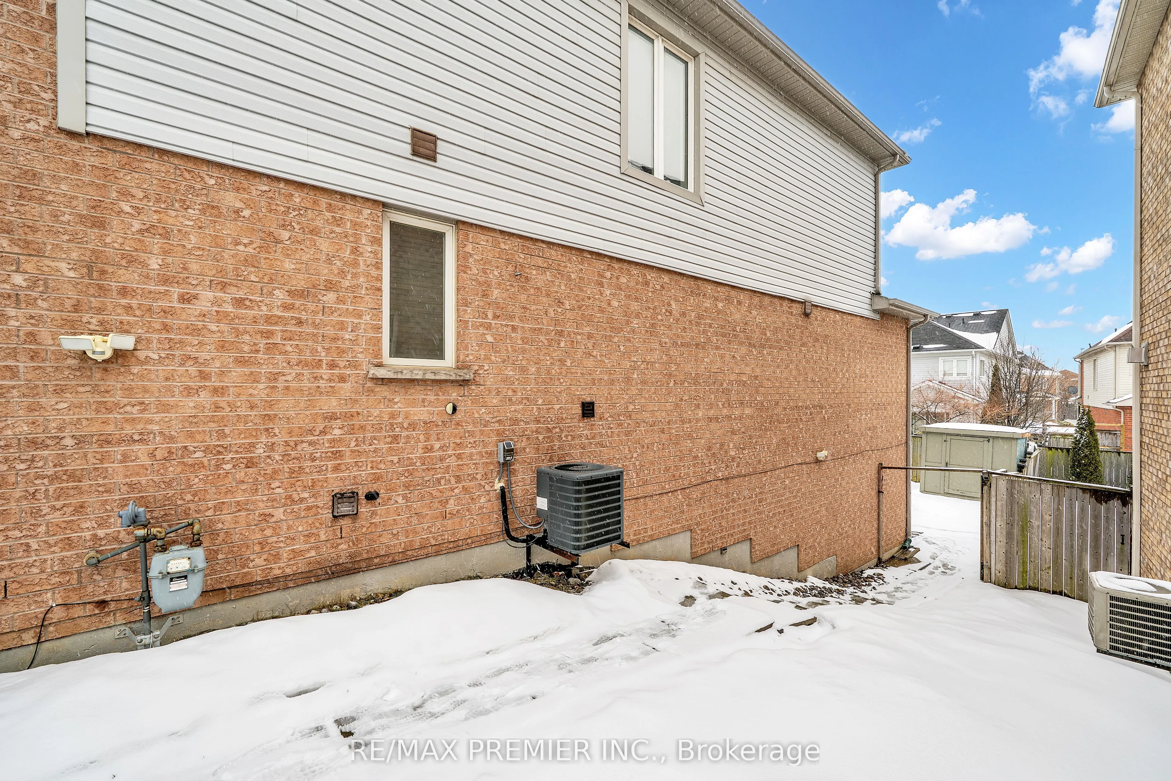 164 Dewell Crescent