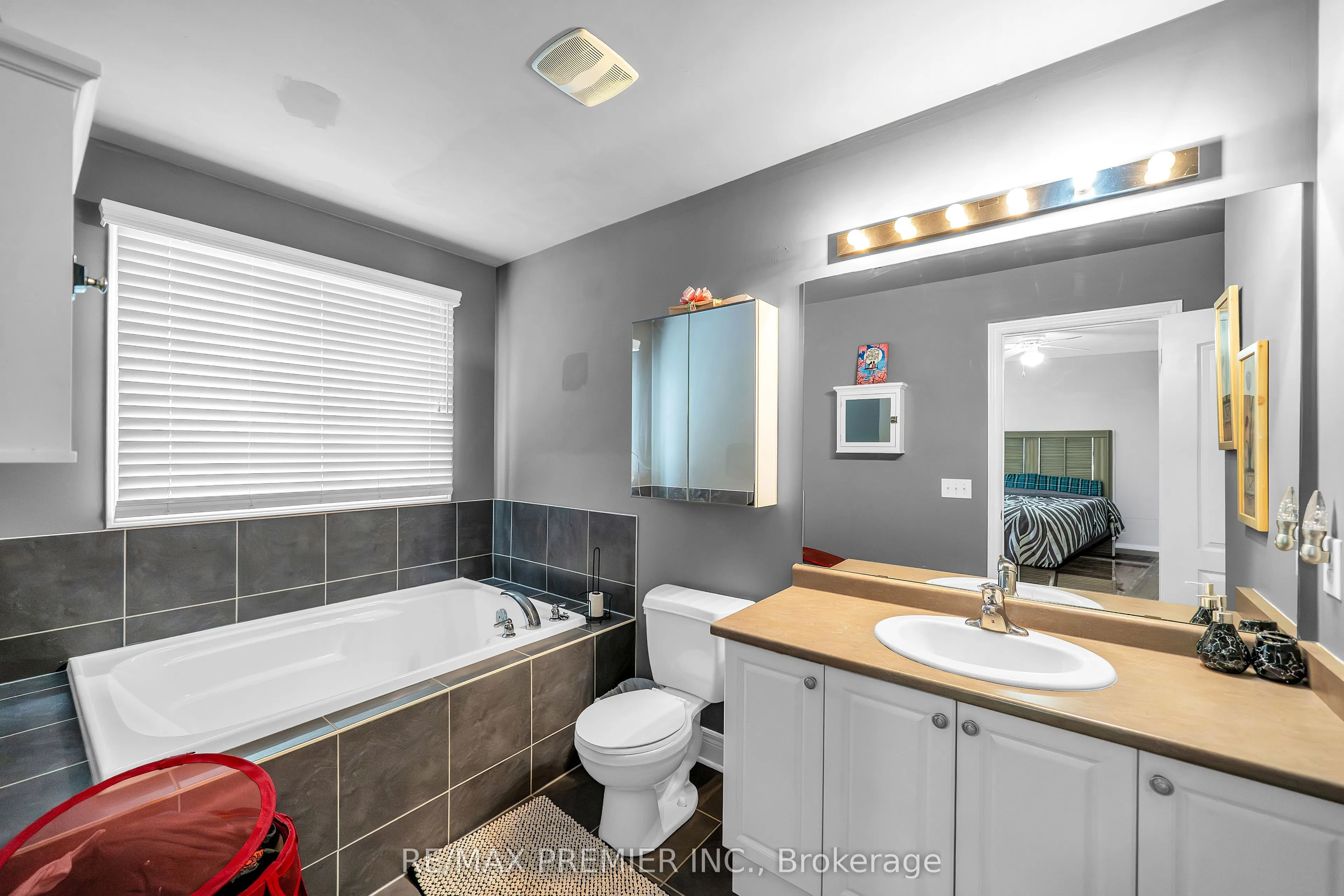 164 Dewell Crescent