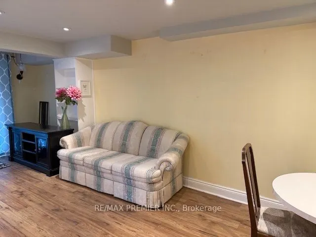 164 Dewell Crescent