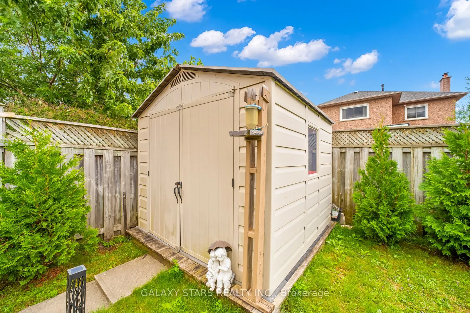 25 Fieldnest Crescent