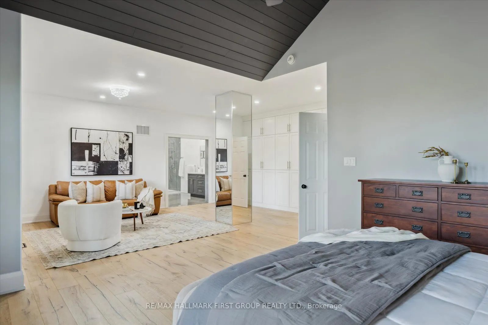 134 Front Street E