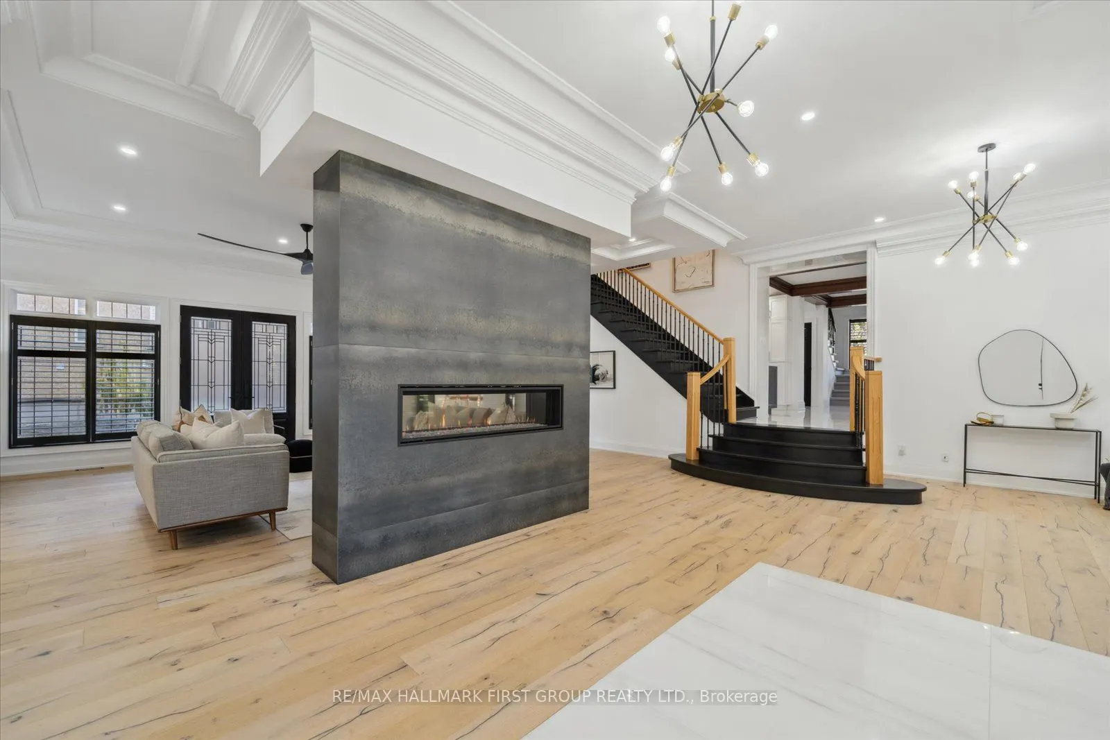 134 Front Street E