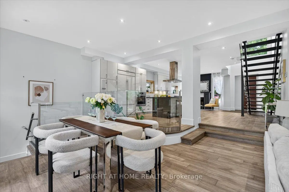 64 Larwood Boulevard