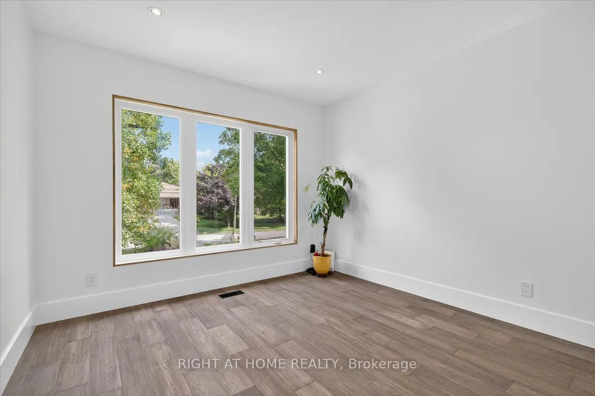 64 Larwood Boulevard