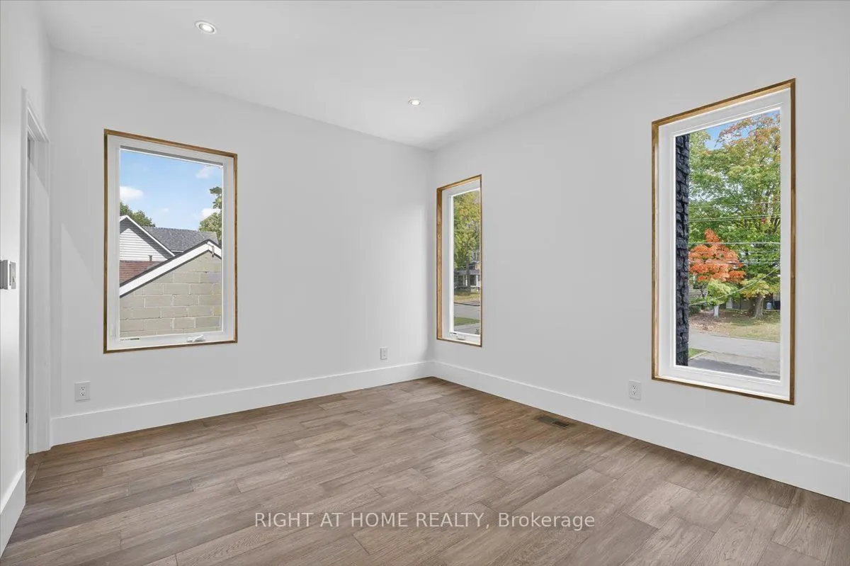 64 Larwood Boulevard