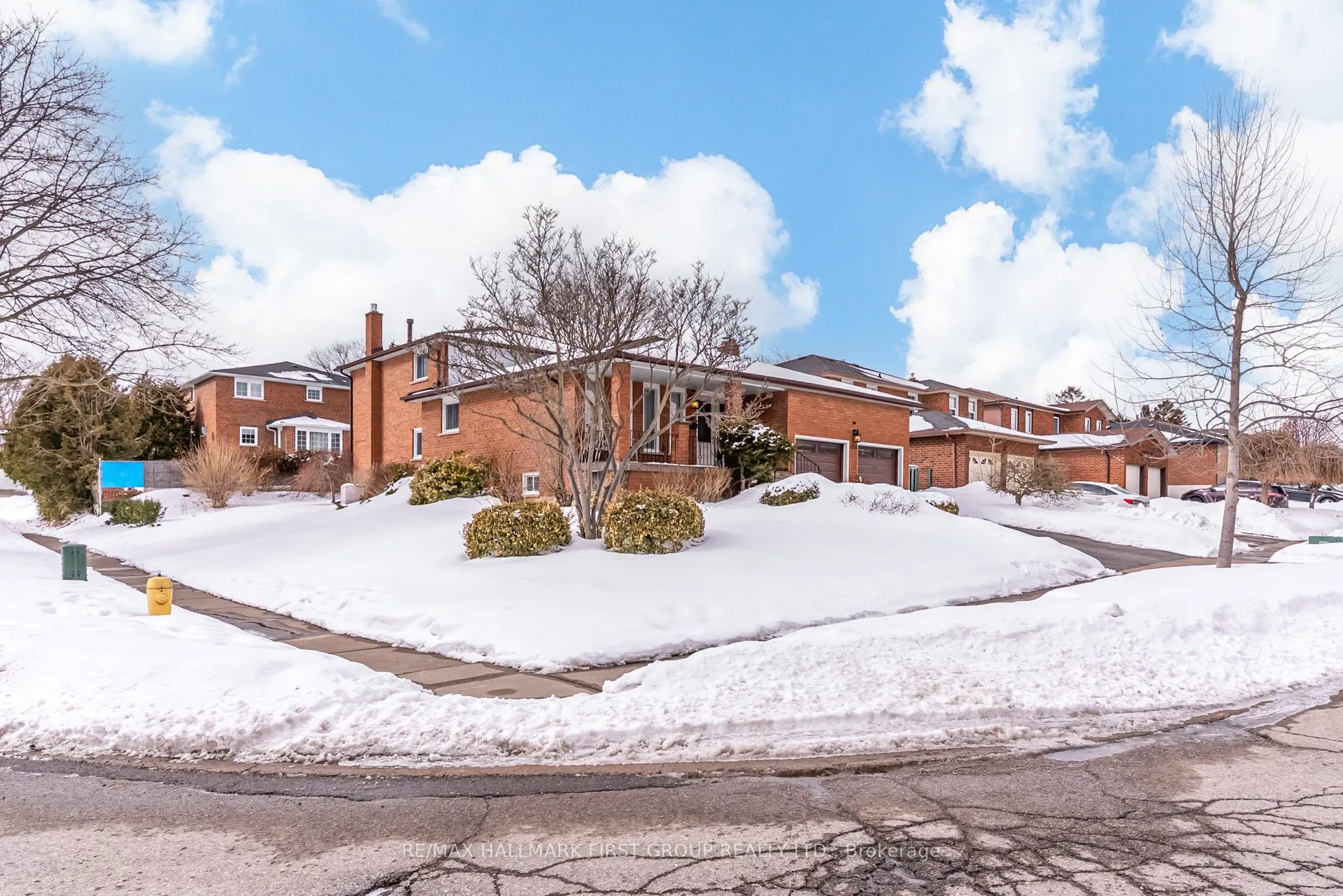520 Mcleod Crescent
