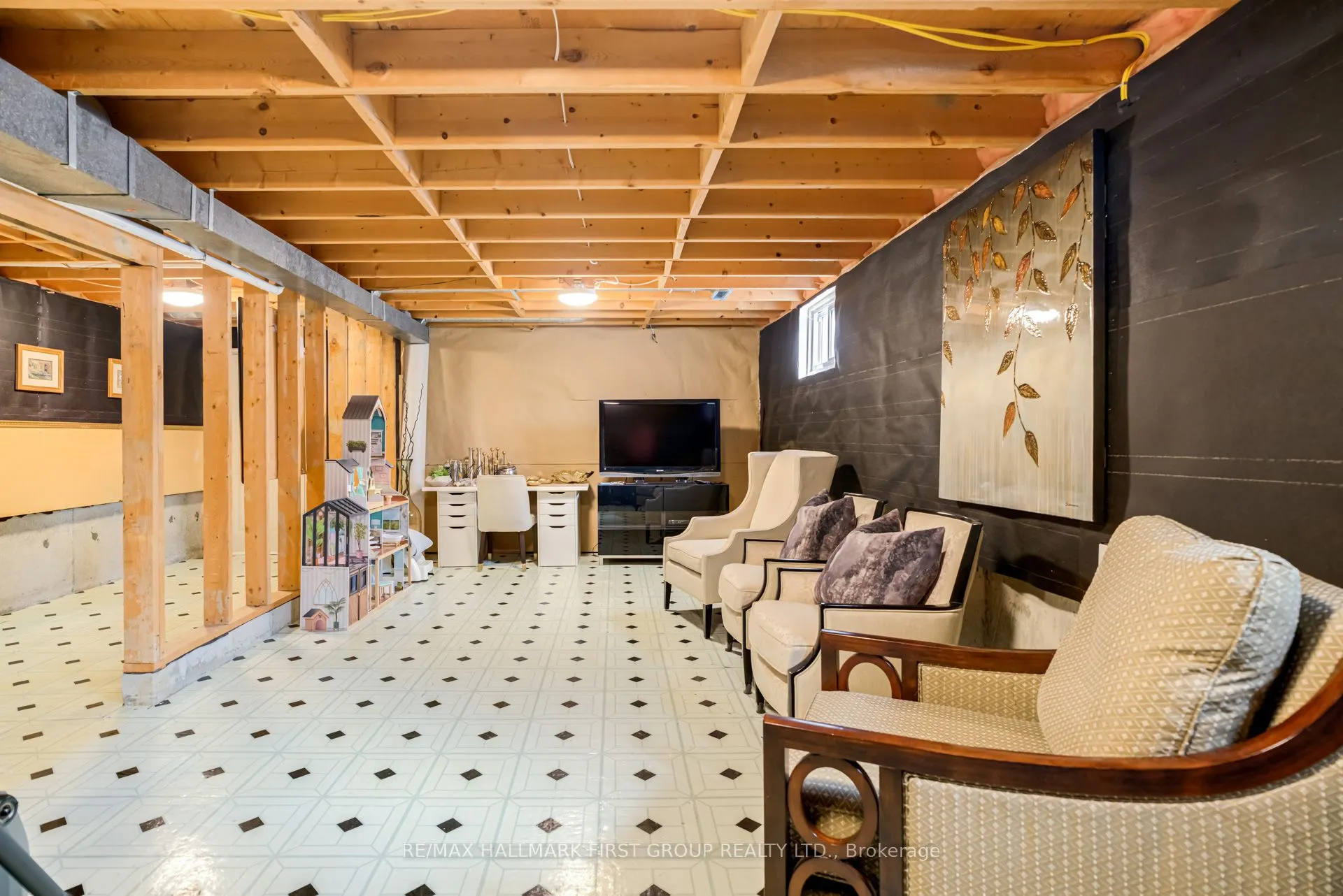 520 Mcleod Crescent