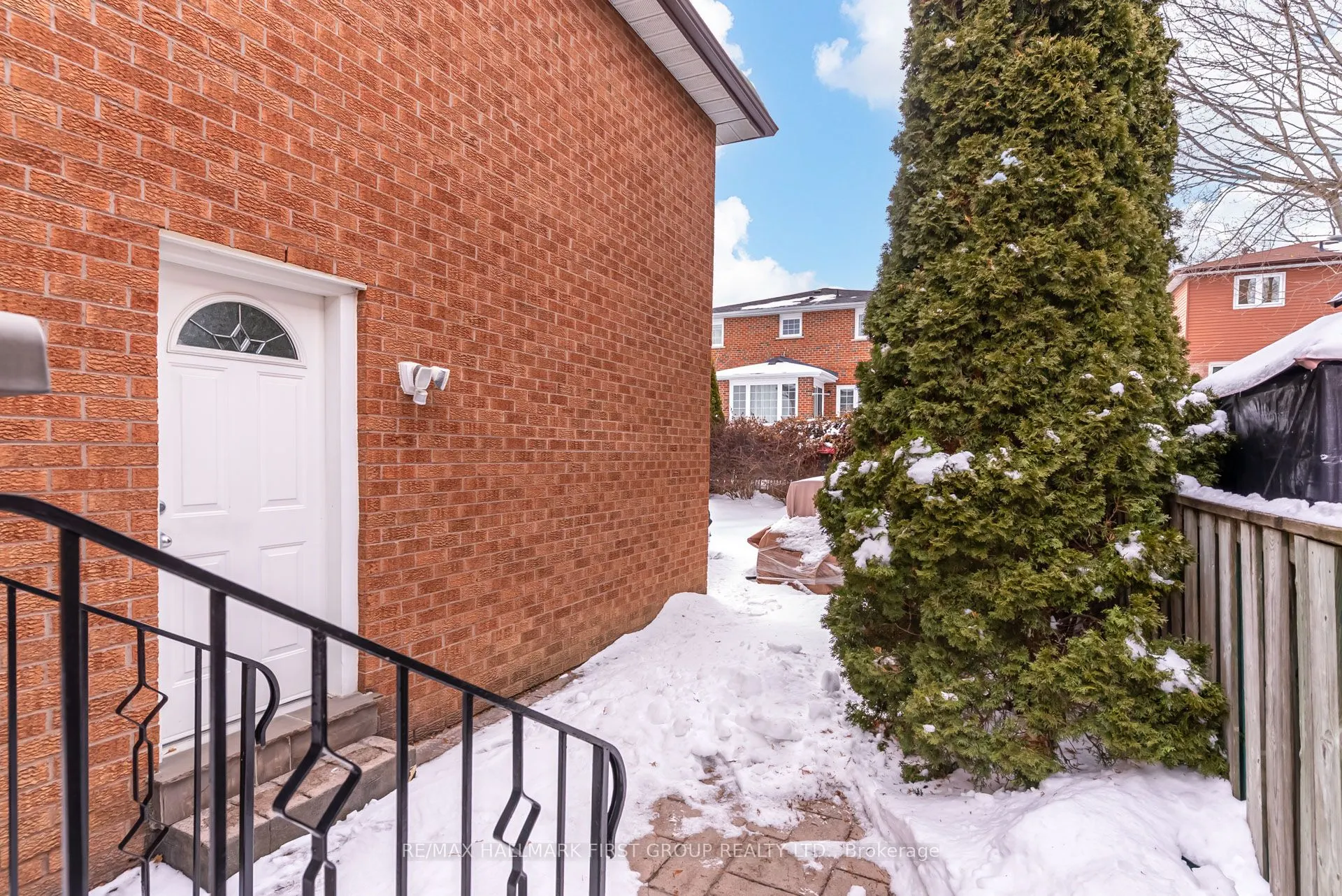 520 Mcleod Crescent