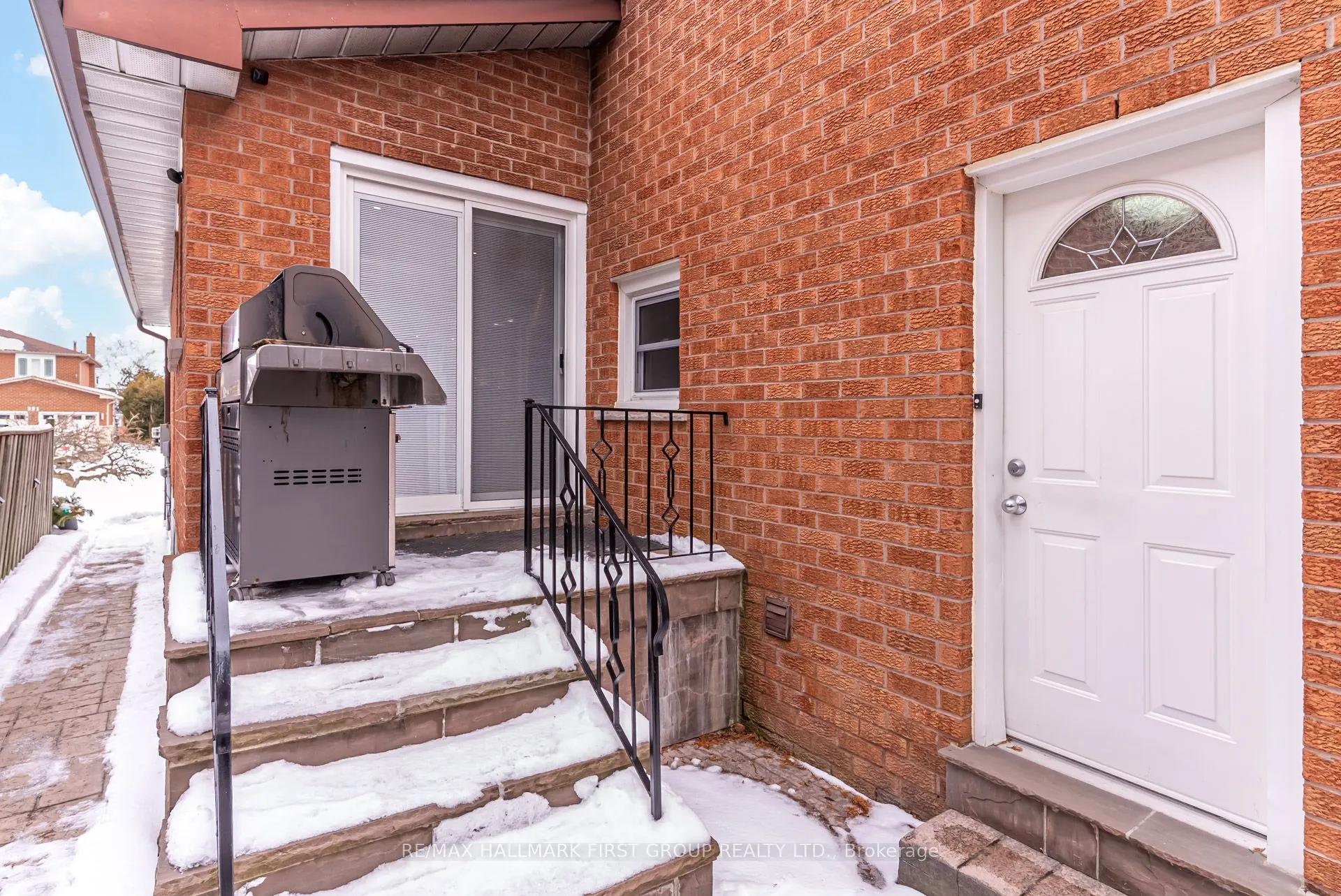 520 Mcleod Crescent