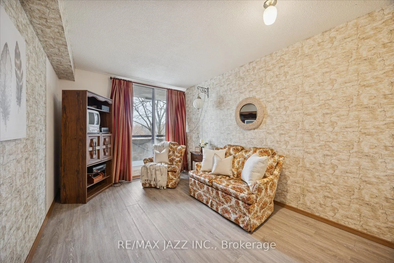 120 Elgin Street W #102