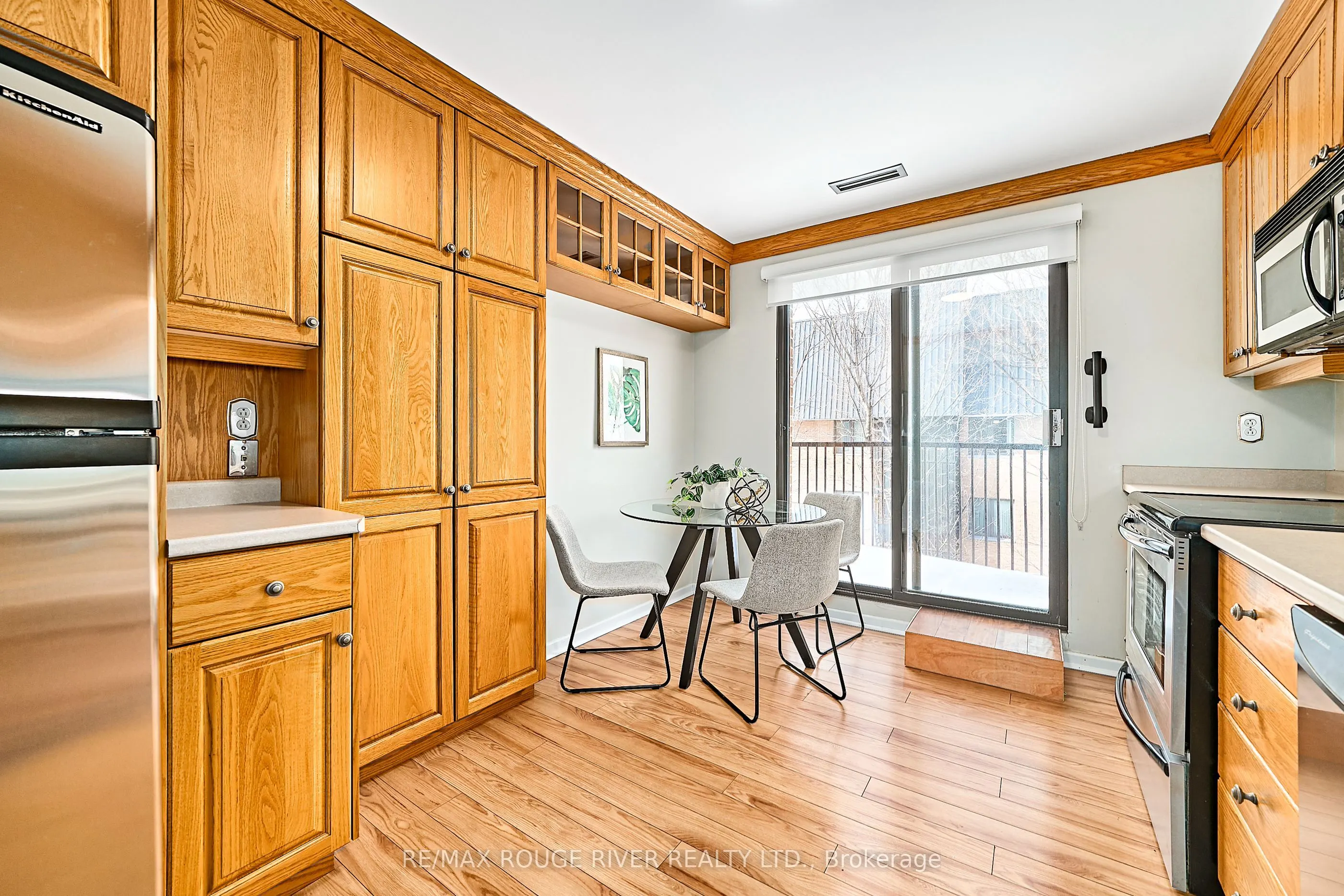 337 Simcoe Street #401
