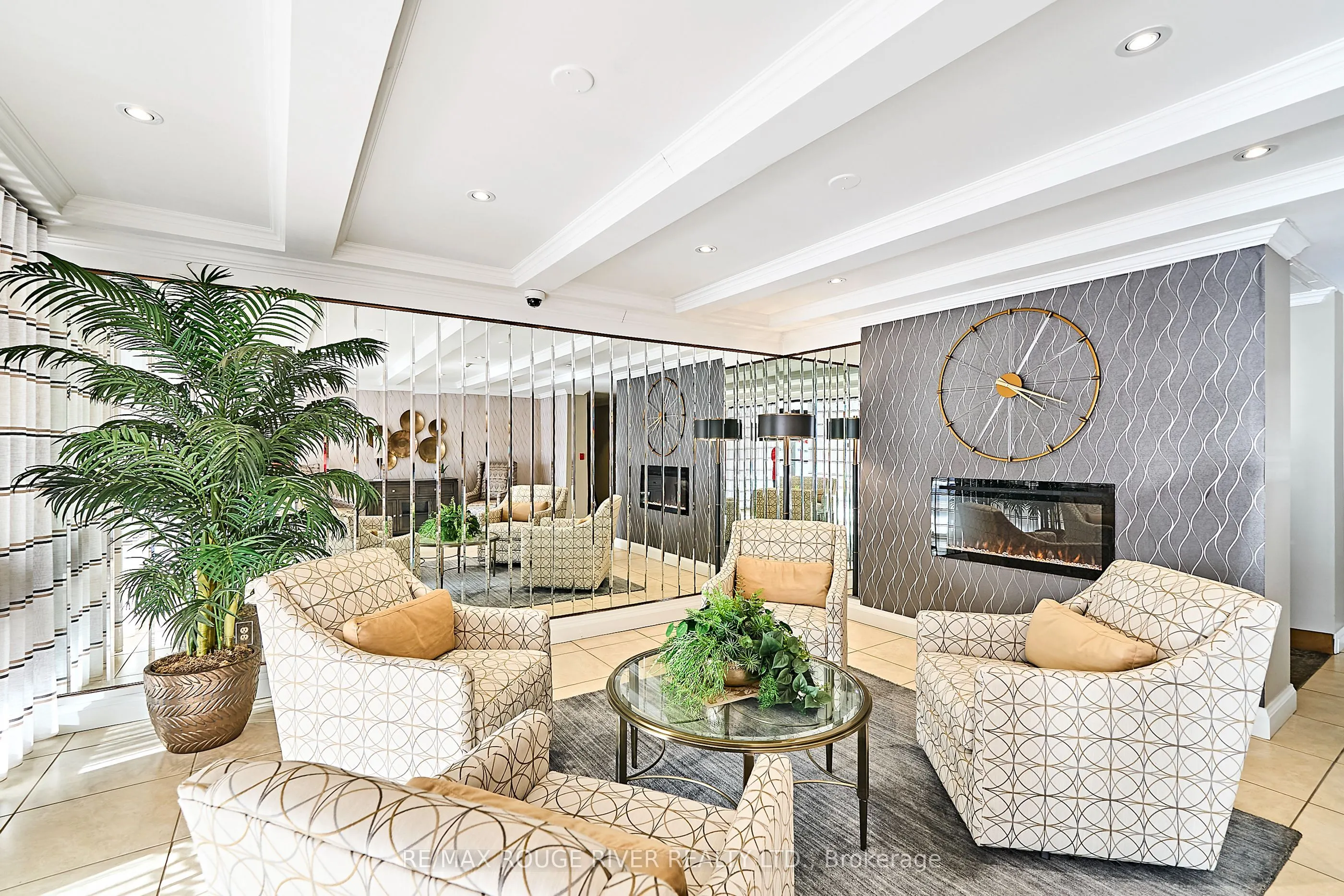 337 Simcoe Street #401