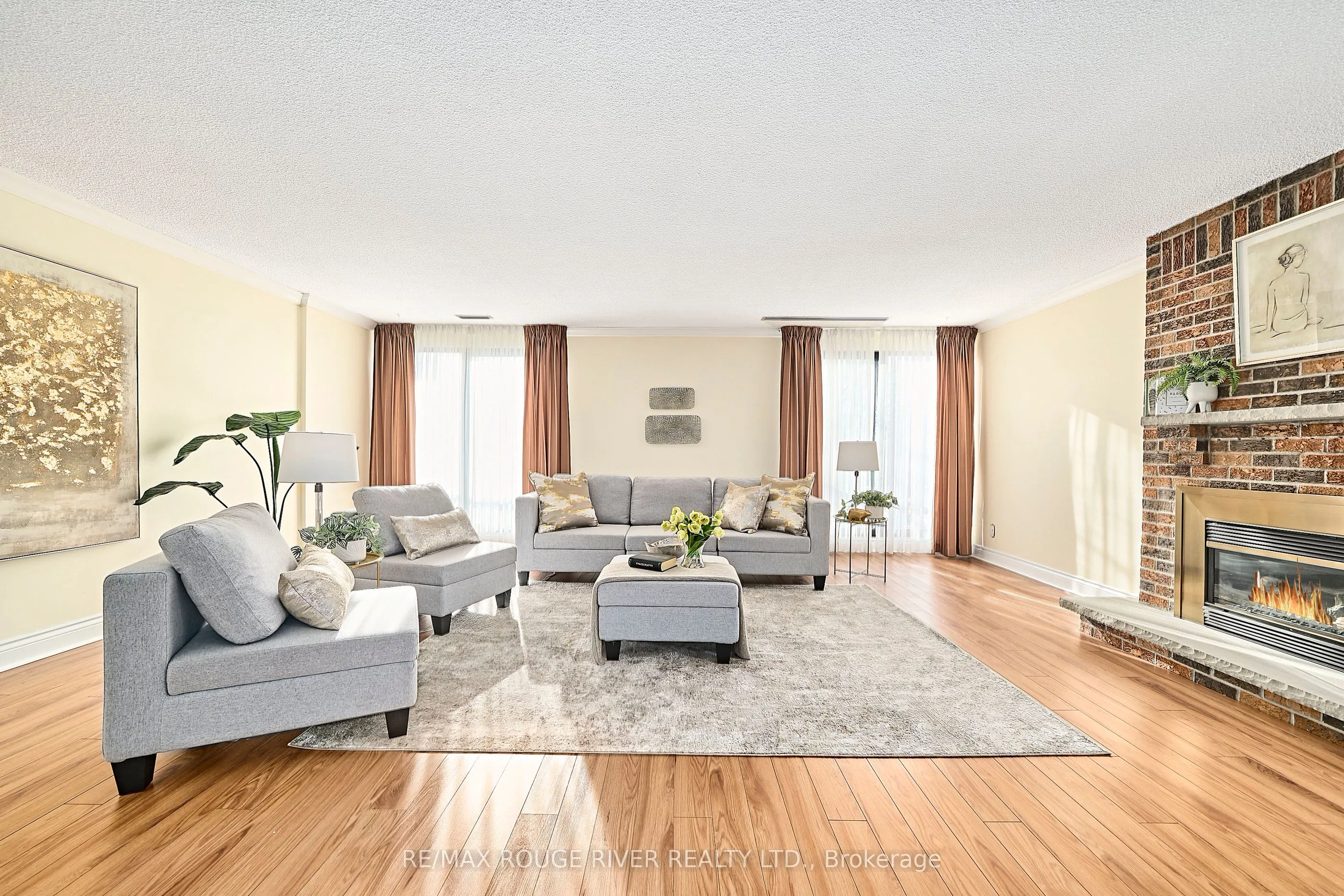 337 Simcoe Street #401