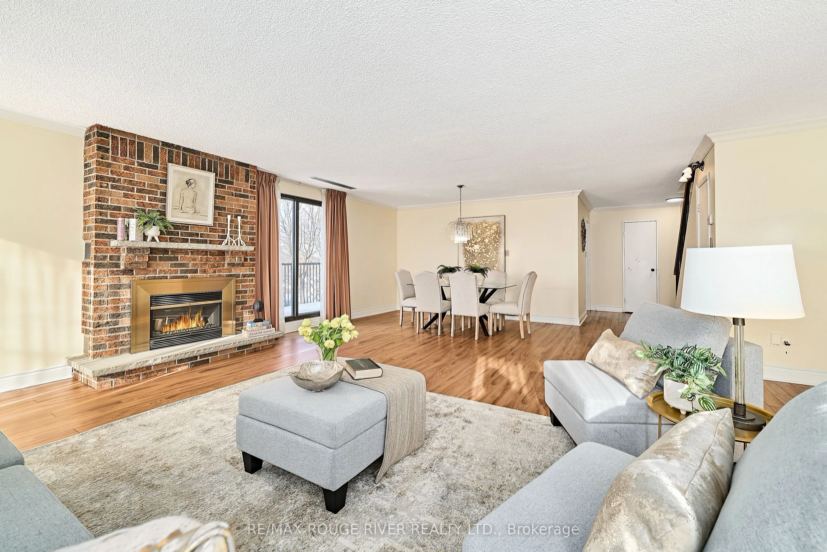 337 Simcoe Street #401