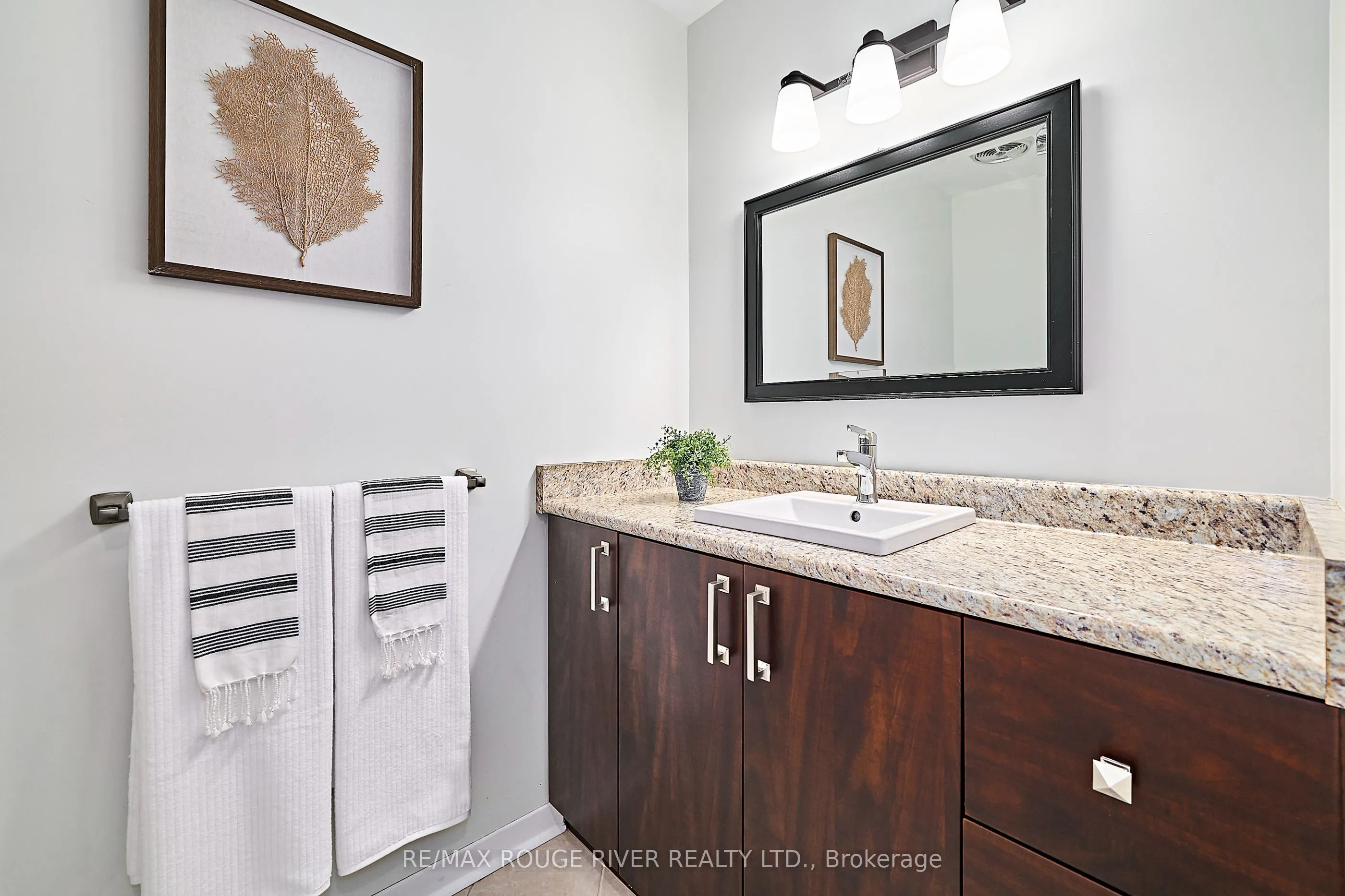 337 Simcoe Street #401