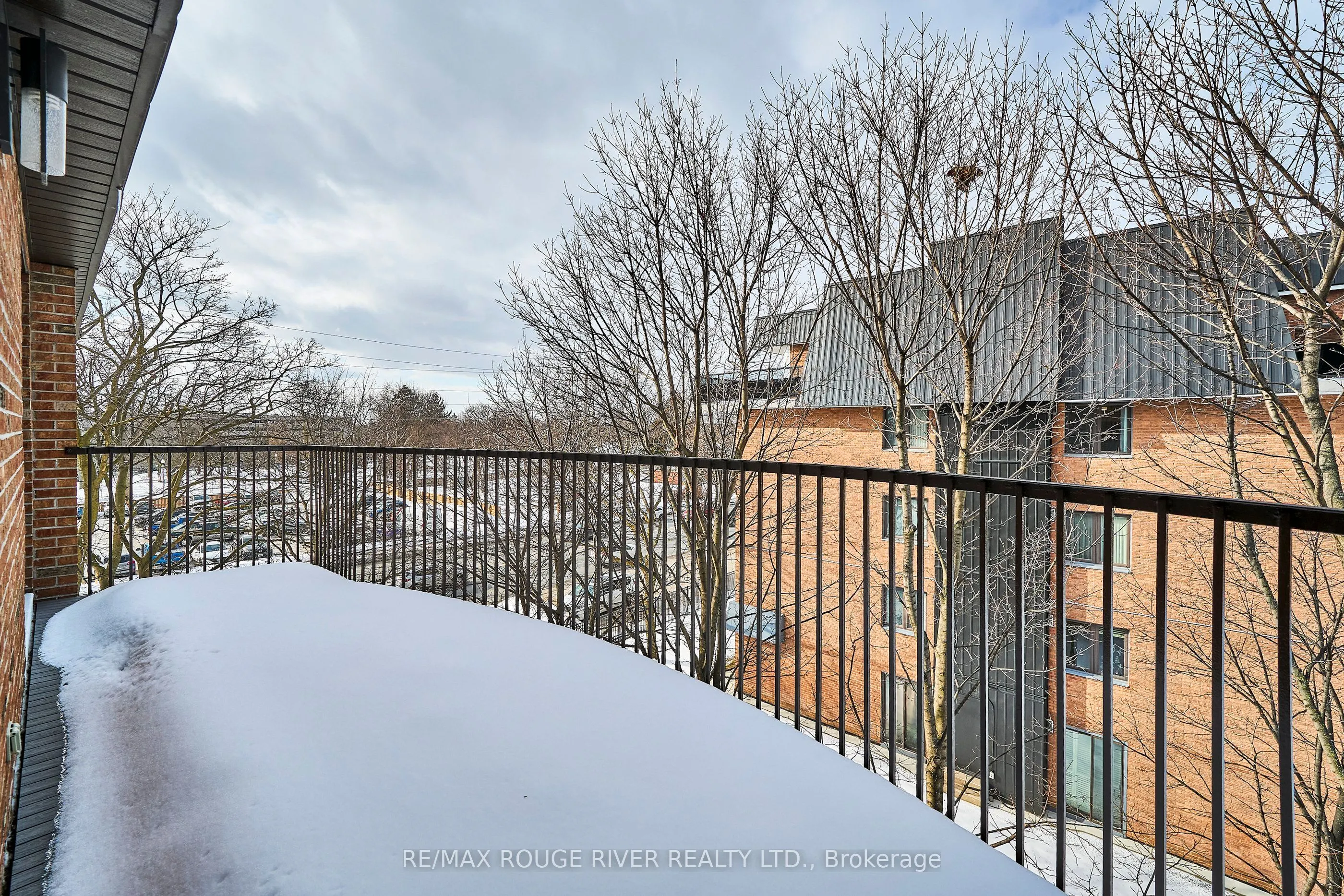 337 Simcoe Street #401