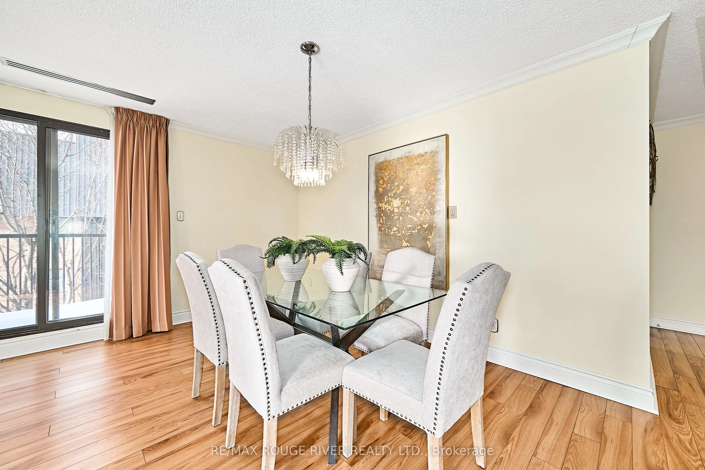 337 Simcoe Street #401