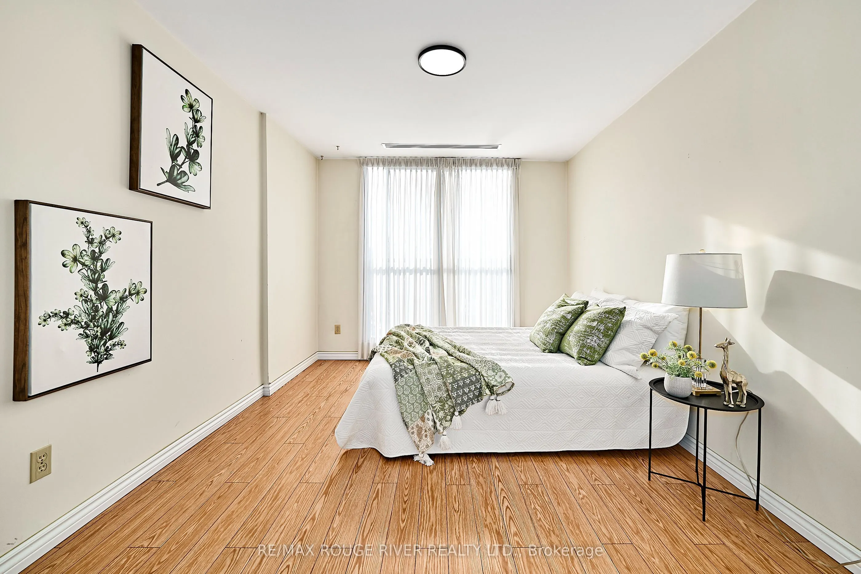 337 Simcoe Street #401