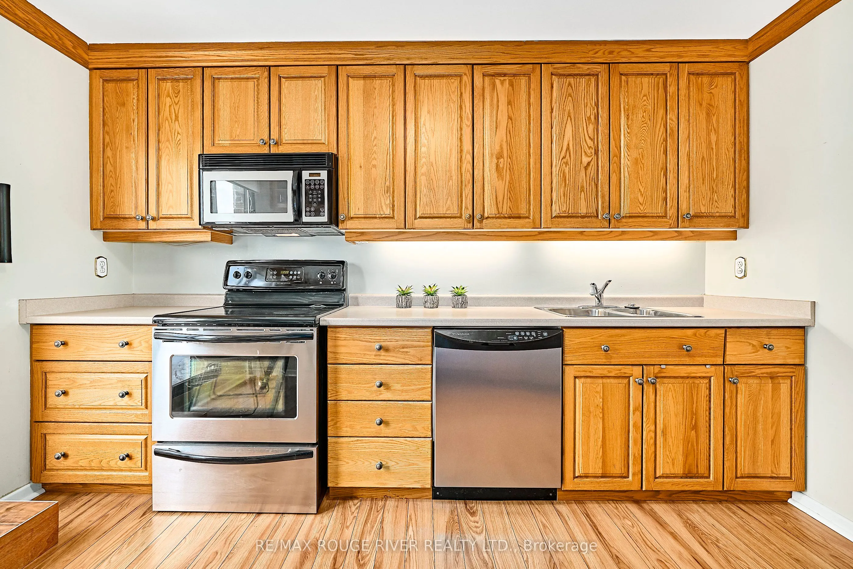 337 Simcoe Street #401