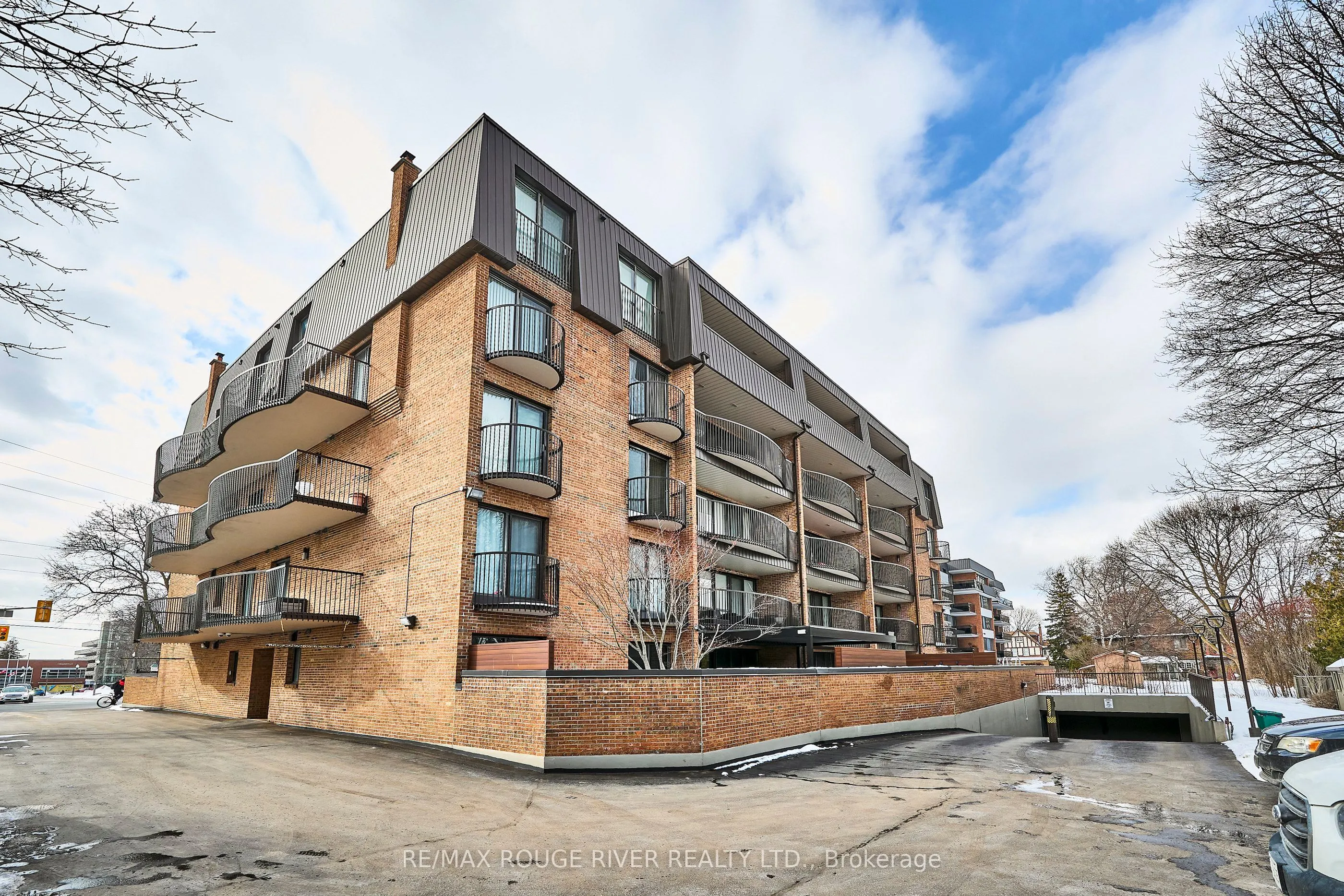 337 Simcoe Street #401