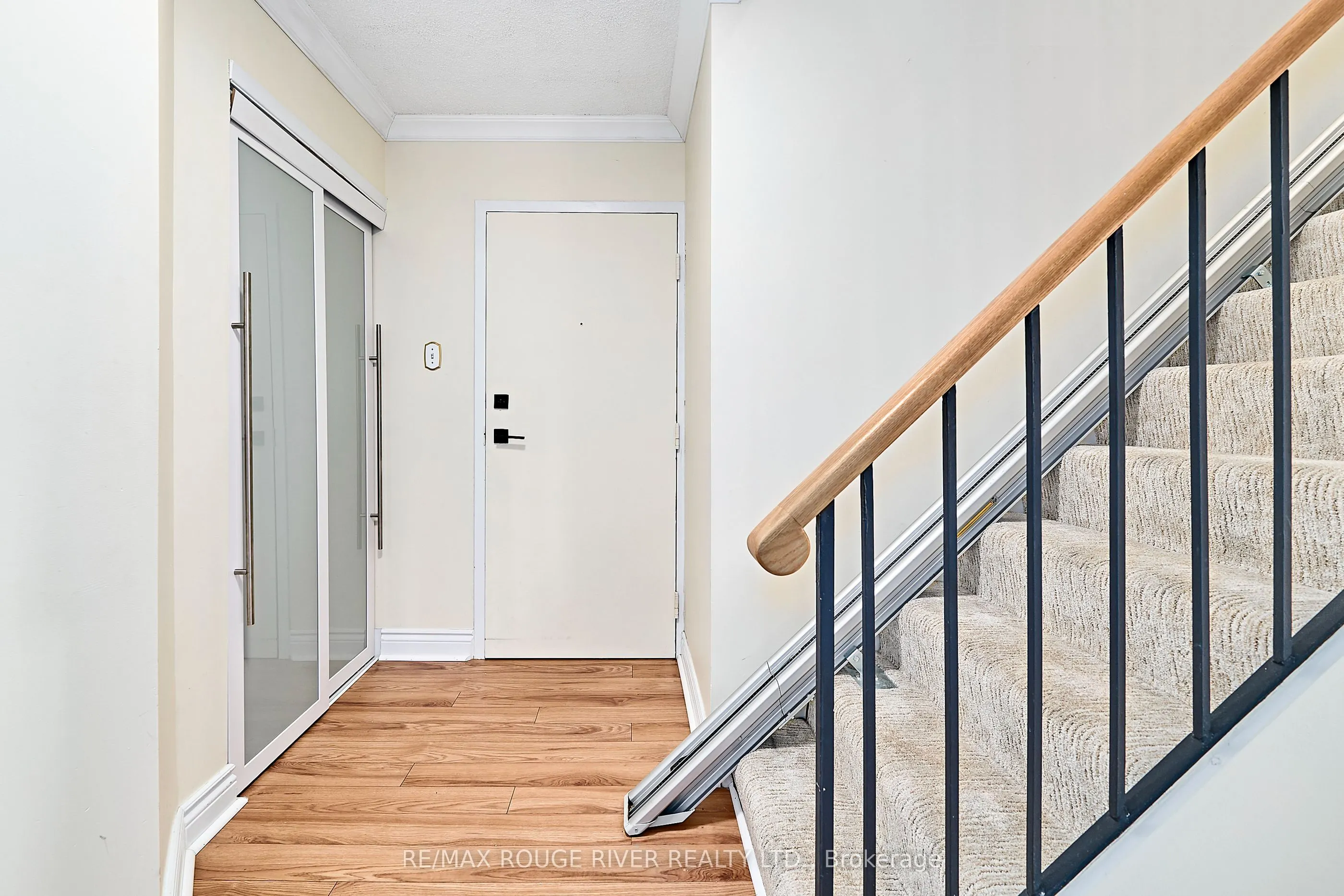 337 Simcoe Street #401