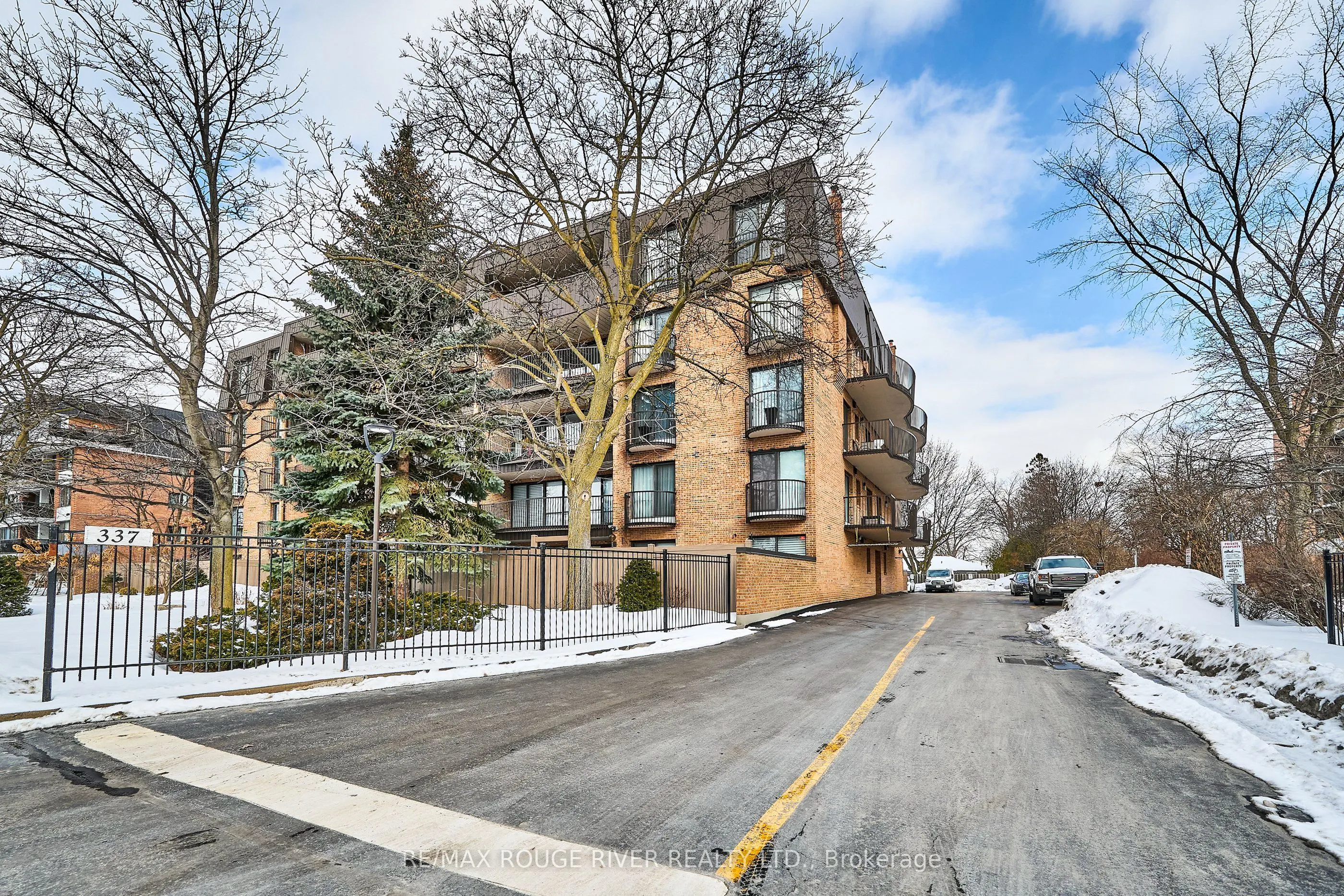 337 Simcoe Street #401