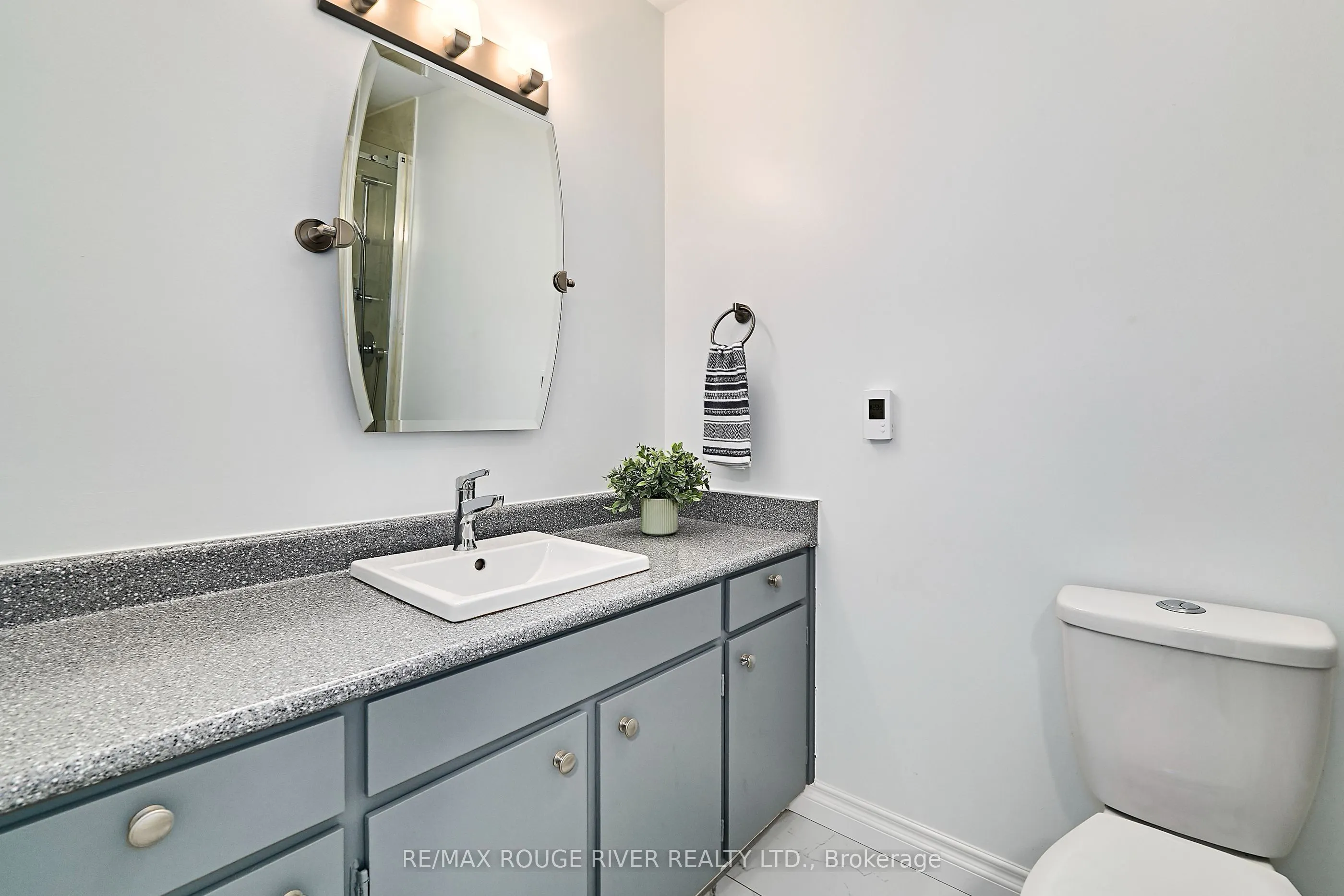 337 Simcoe Street #401