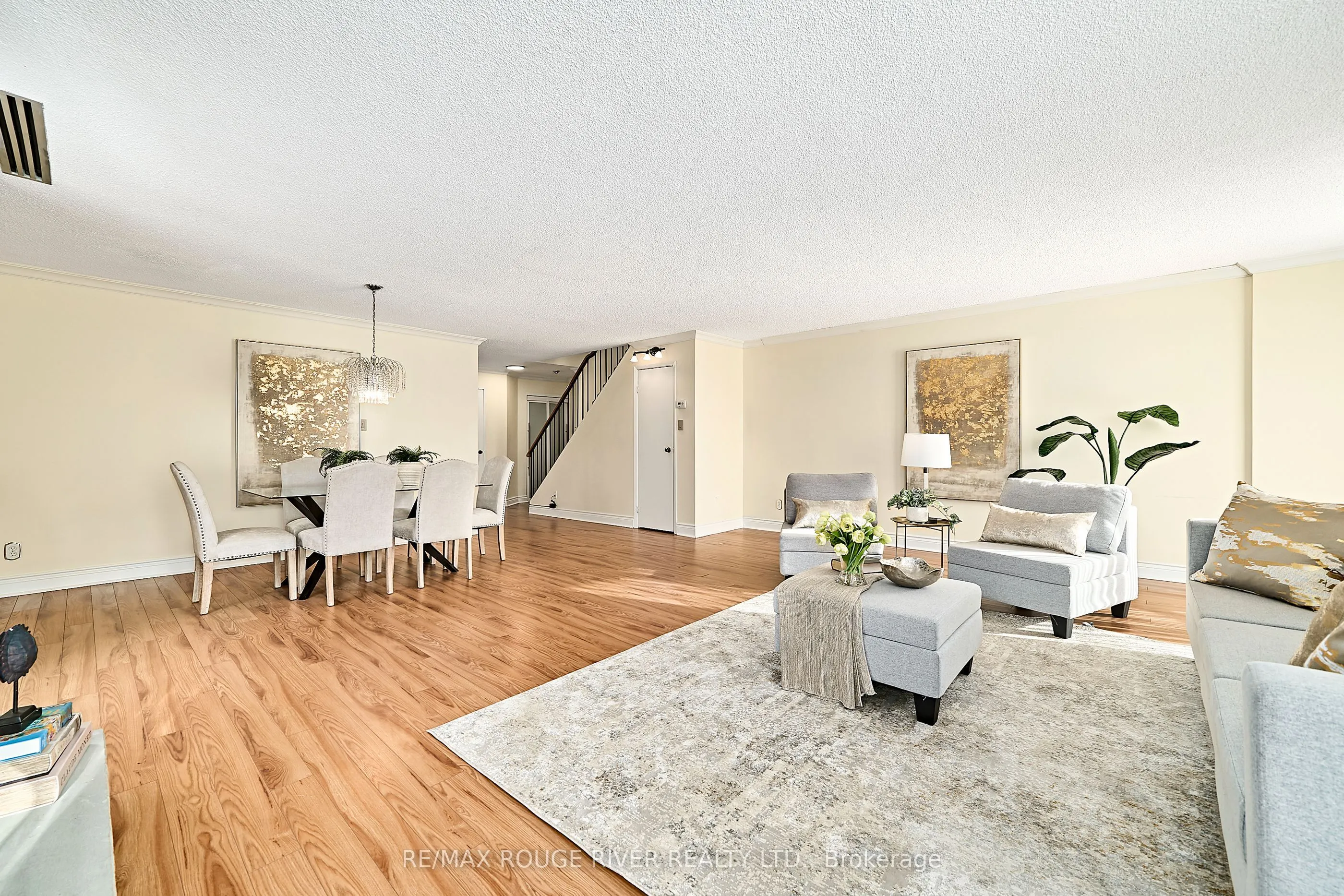 337 Simcoe Street #401