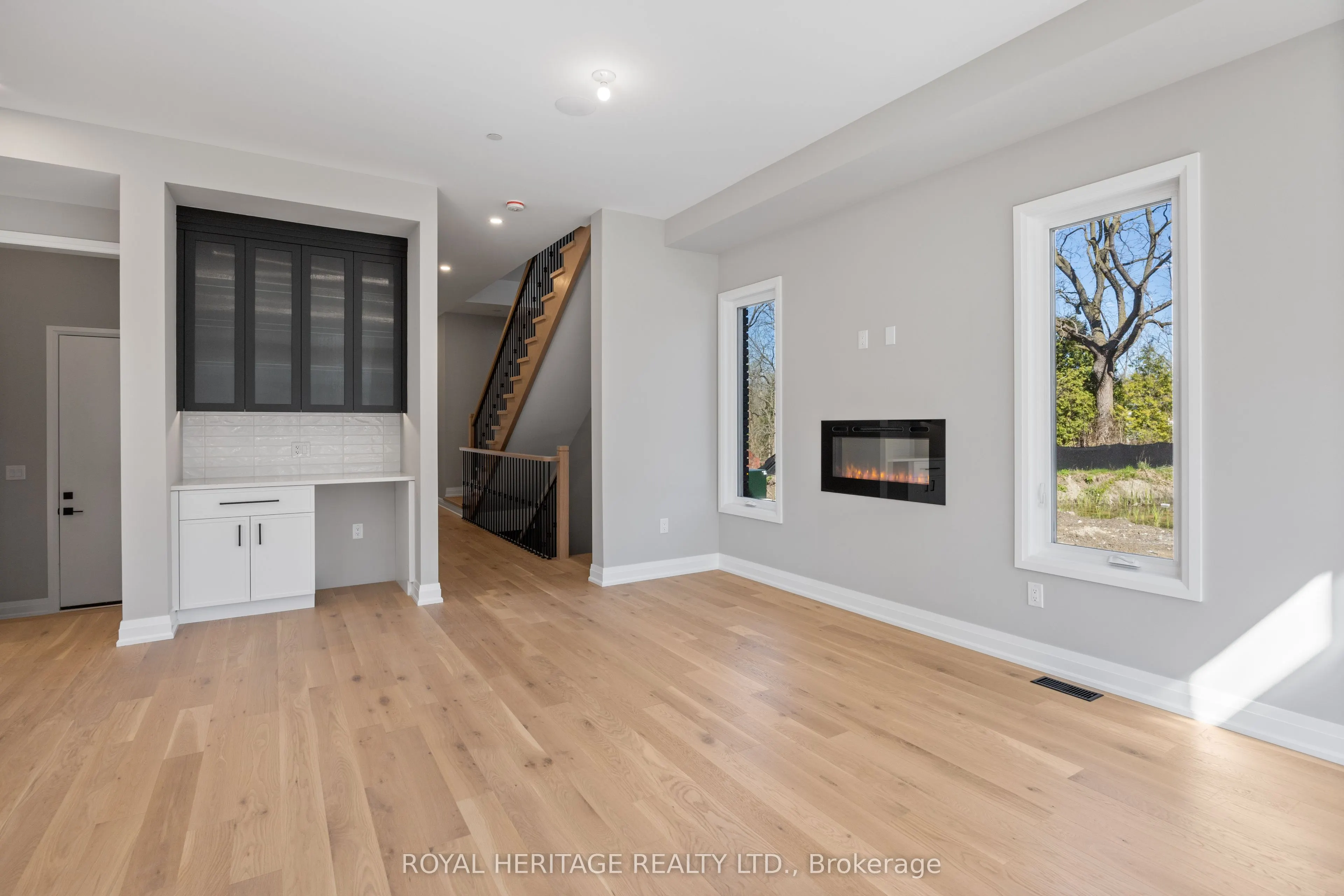 25 Inverlynn Way