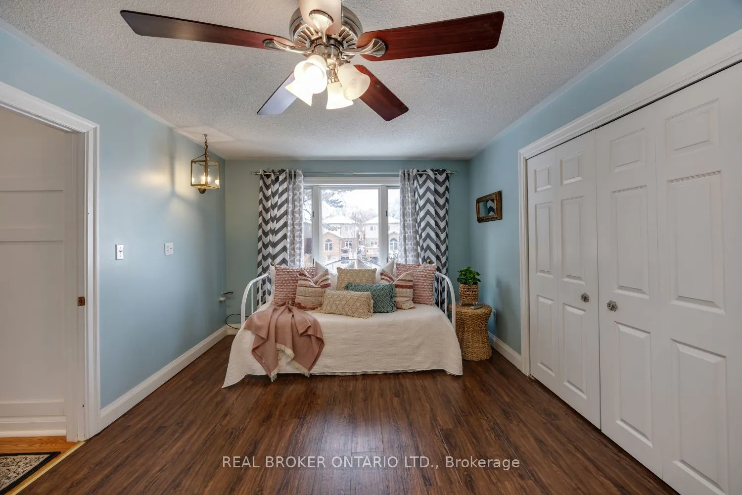 18 Concession Street W