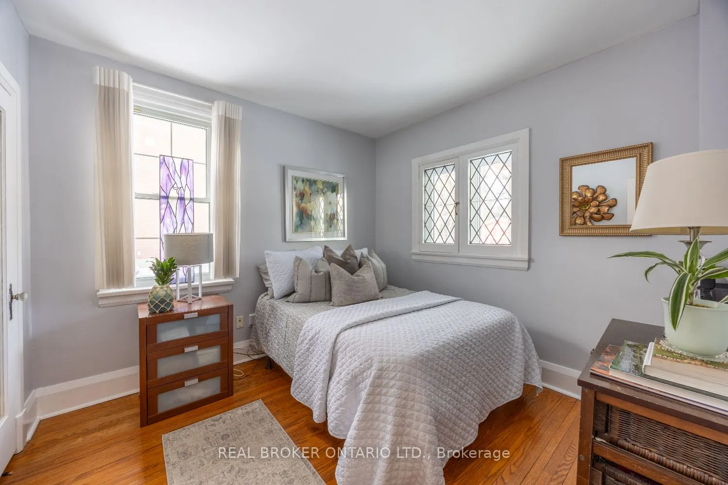 18 Concession Street W