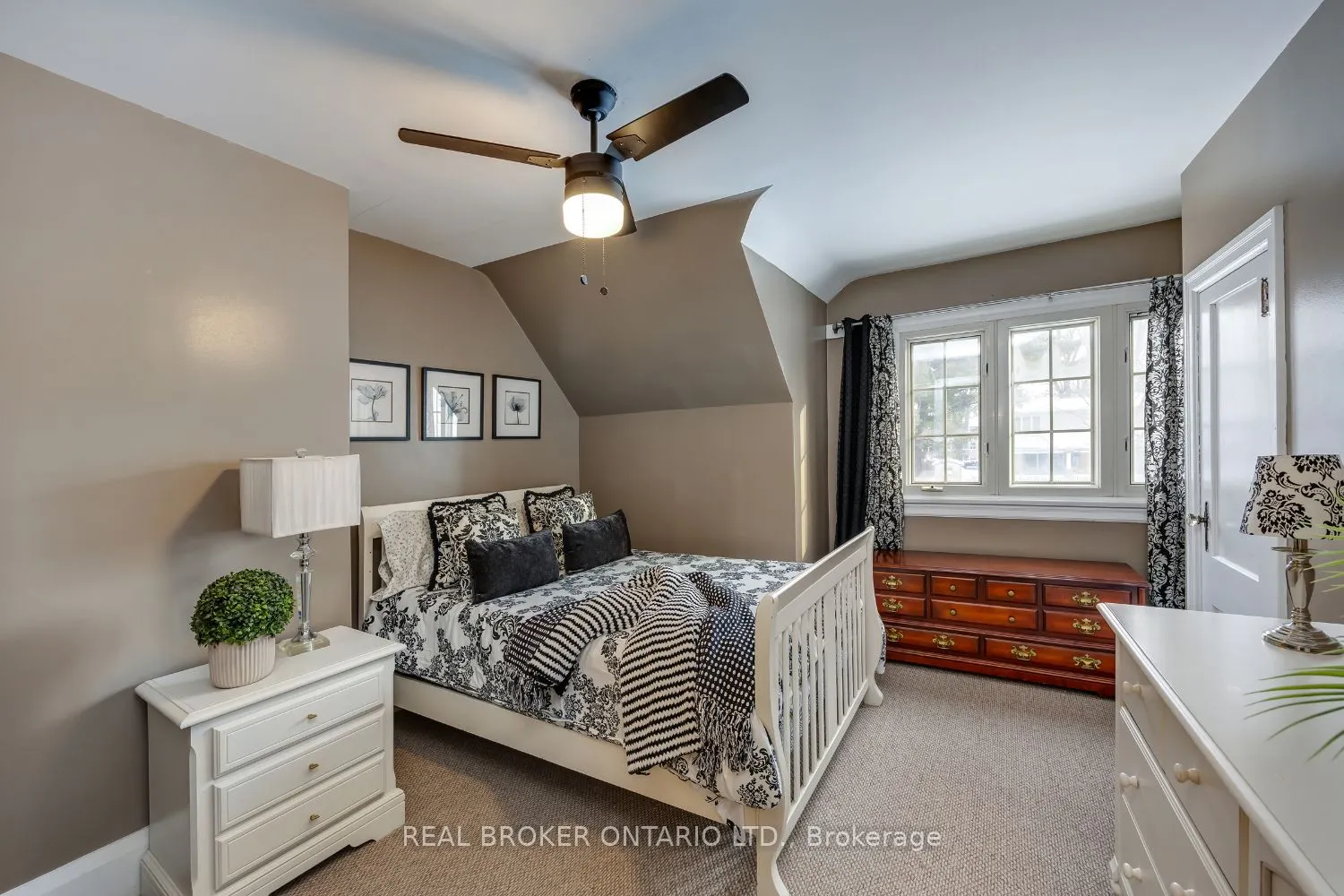 18 Concession Street W