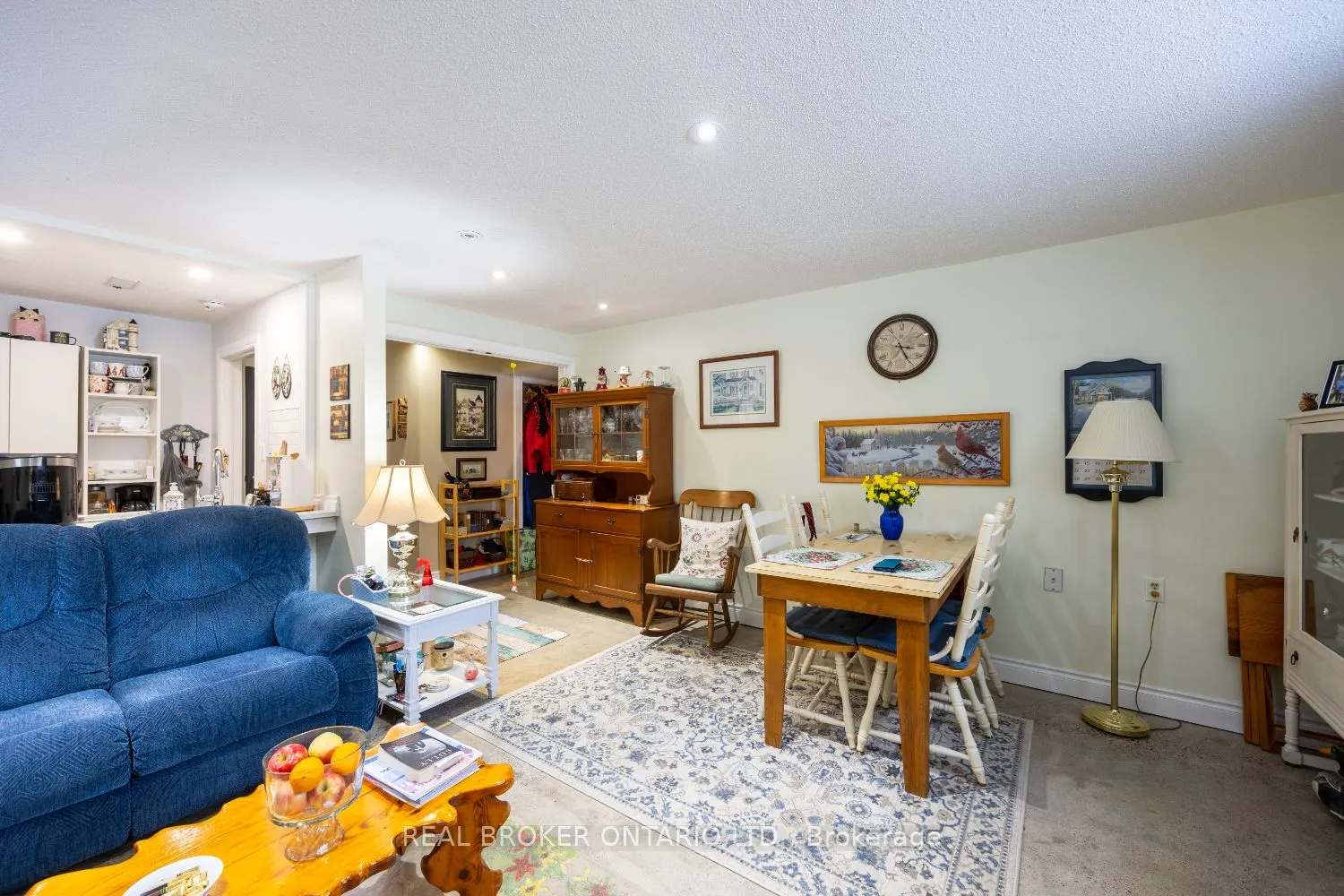 18 Concession Street W