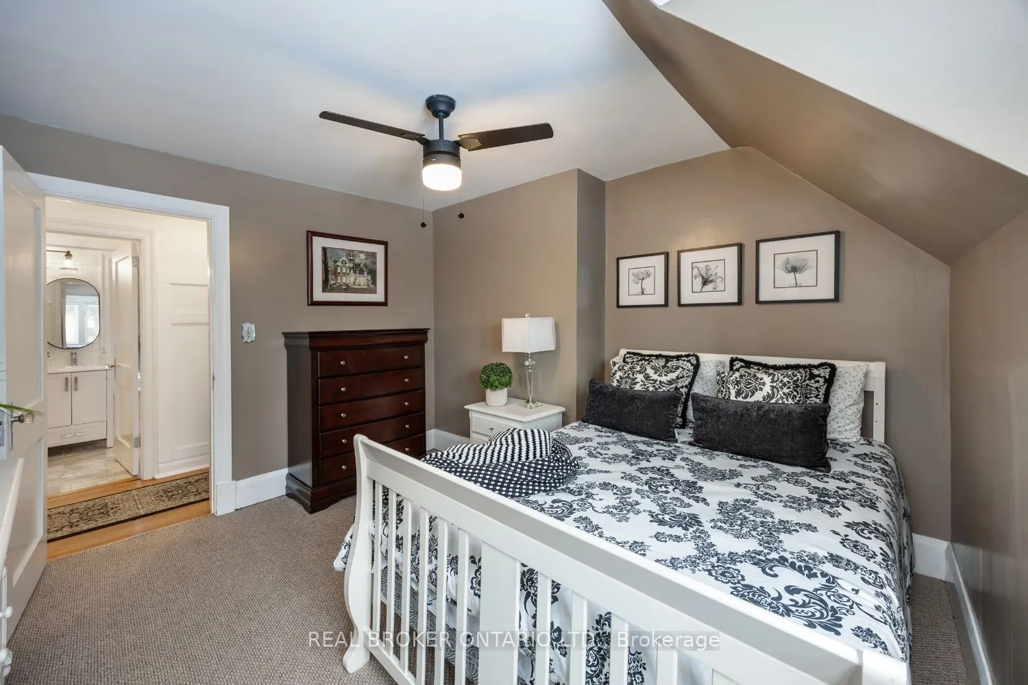 18 Concession Street W
