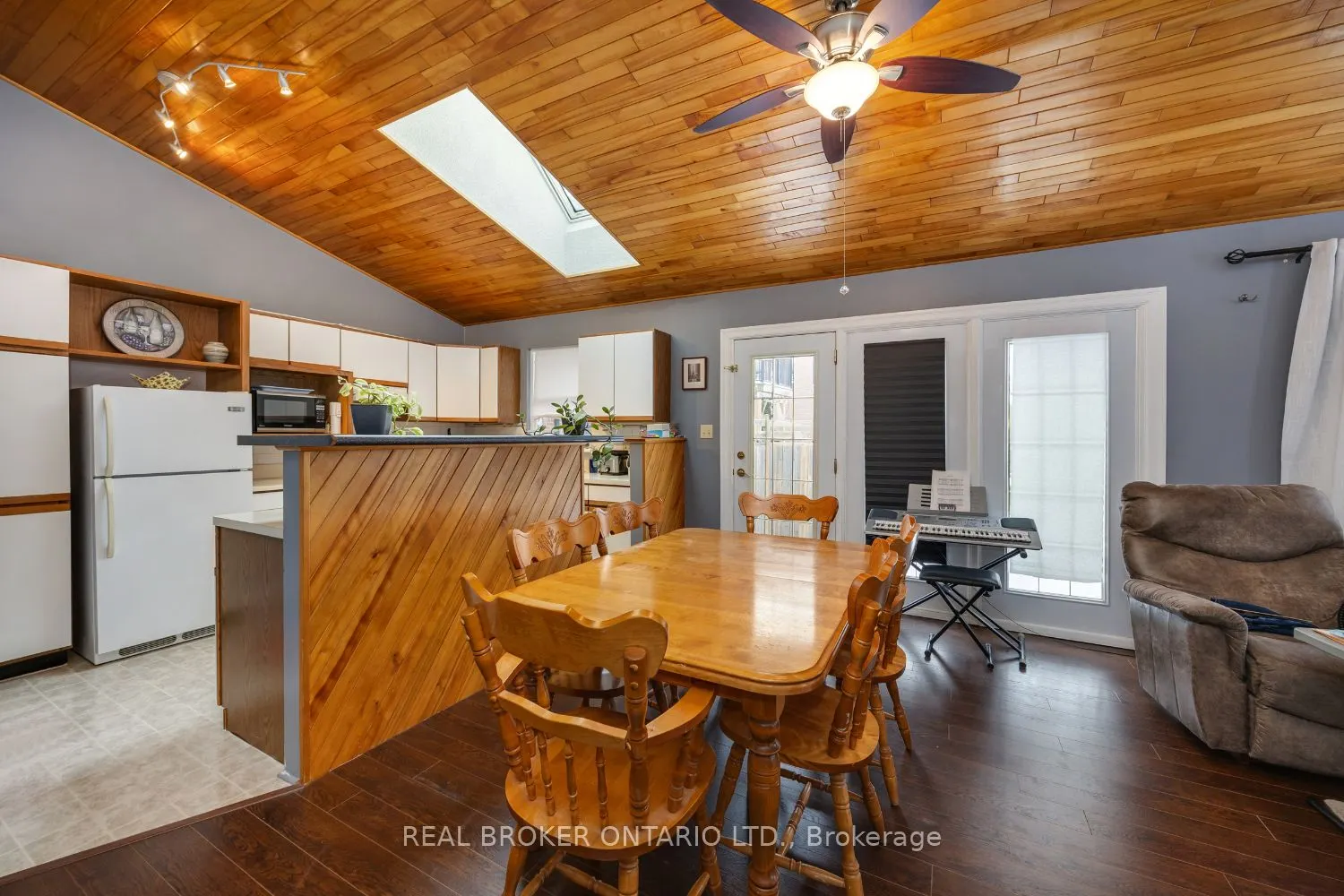 18 Concession Street W