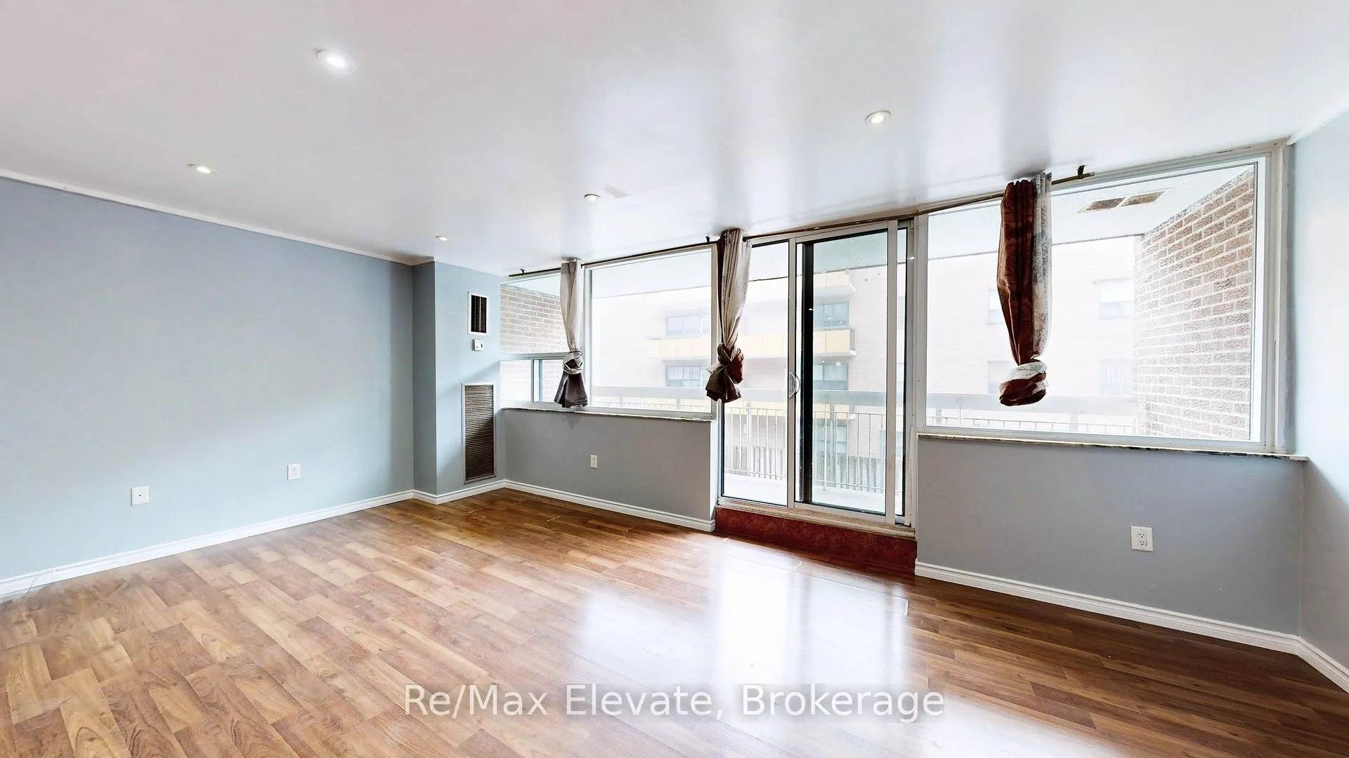 4060 Lawrence Avenue E #204