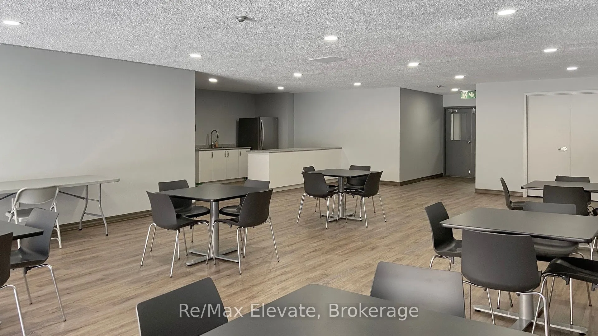 4060 Lawrence Avenue E #204