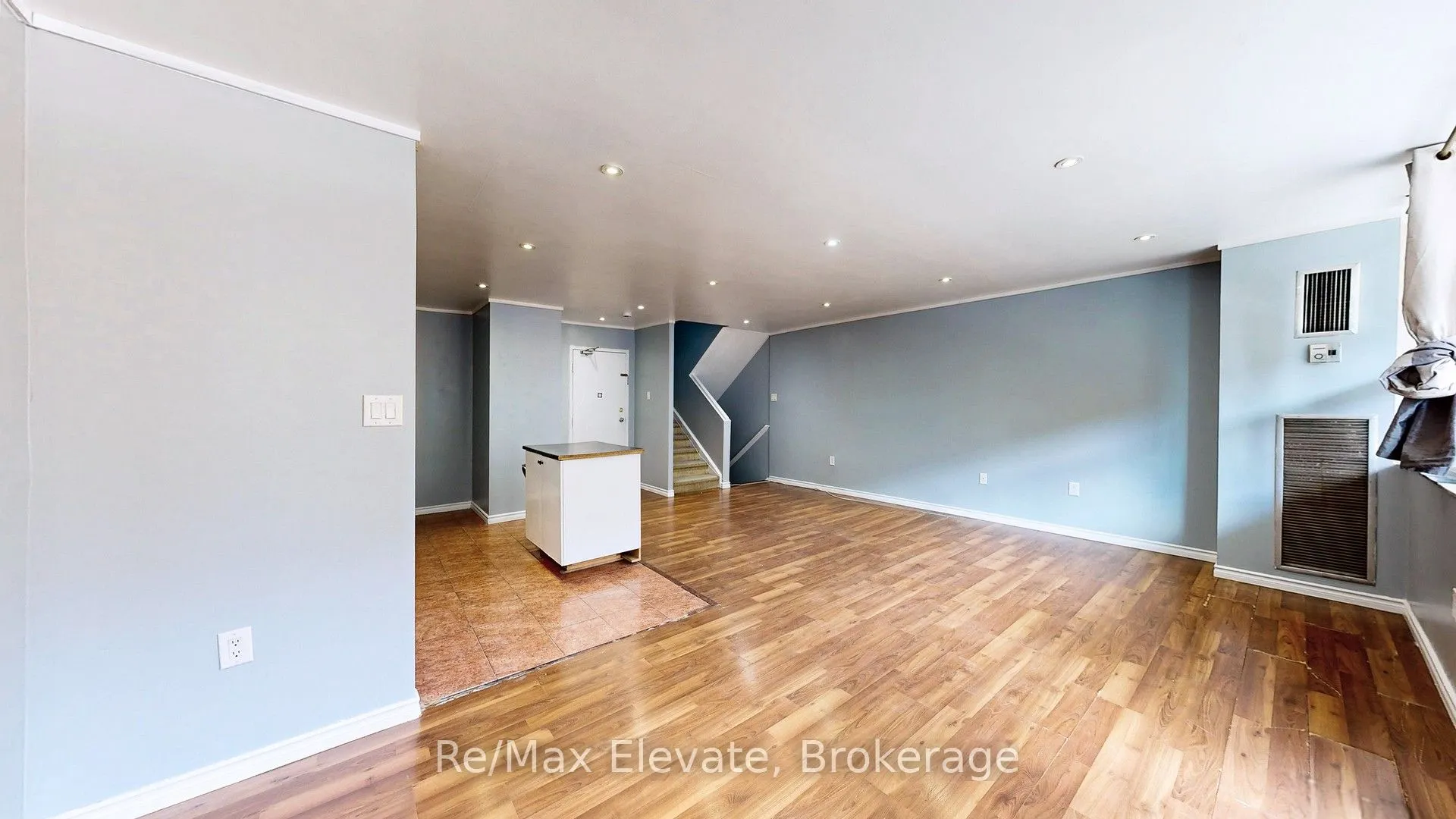 4060 Lawrence Avenue E #204