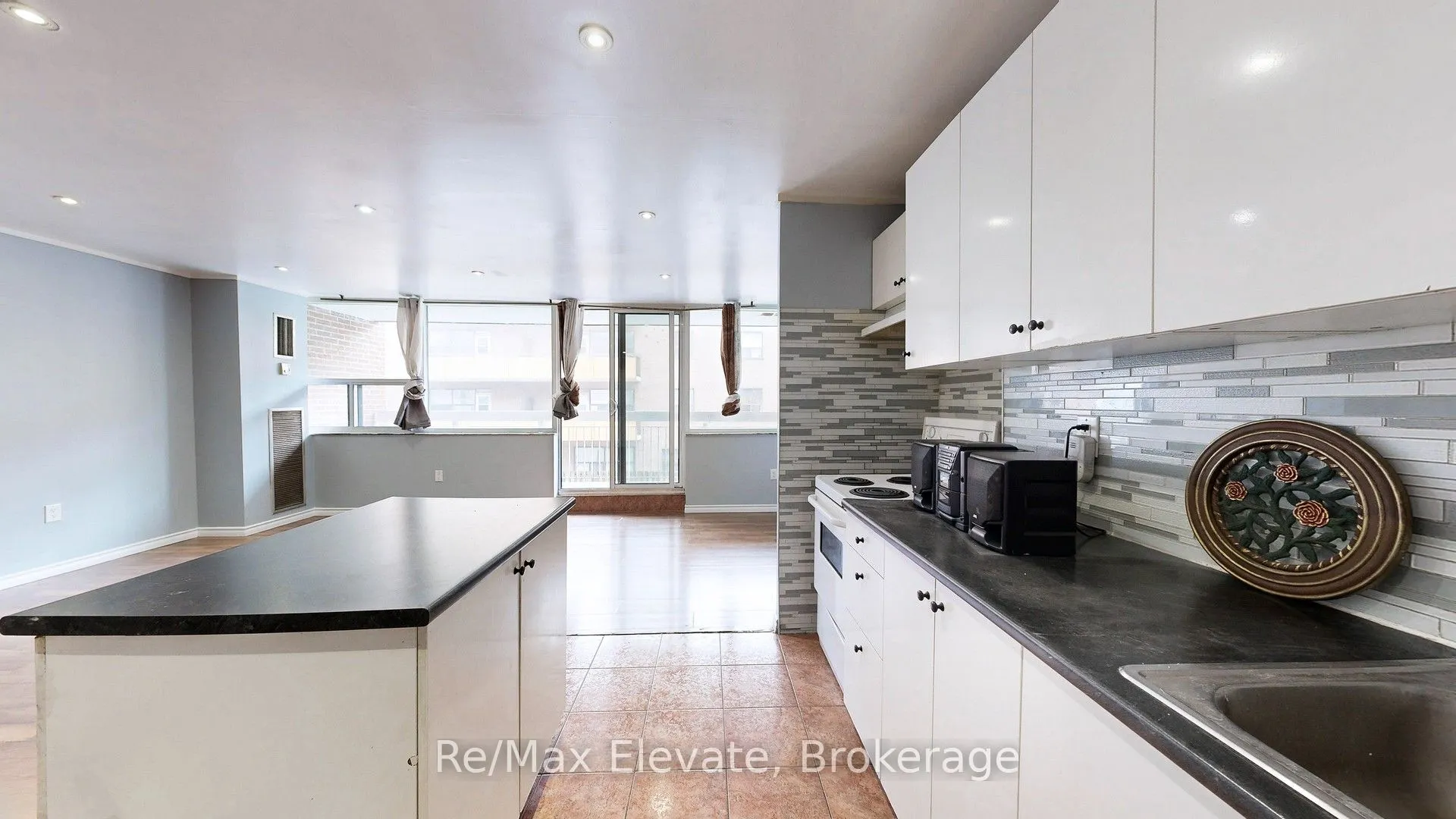 4060 Lawrence Avenue E #204