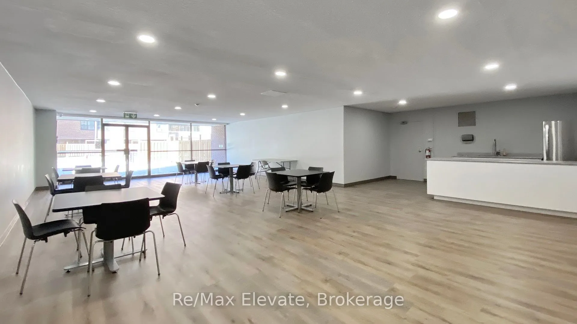 4060 Lawrence Avenue E #204