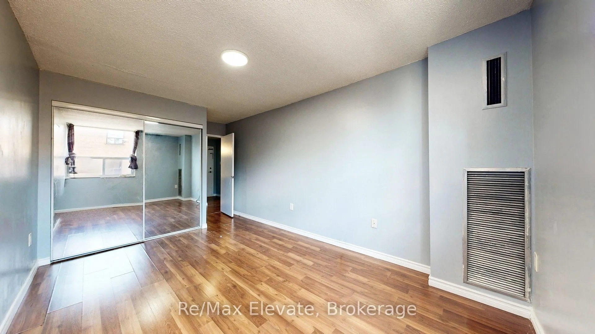 4060 Lawrence Avenue E #204