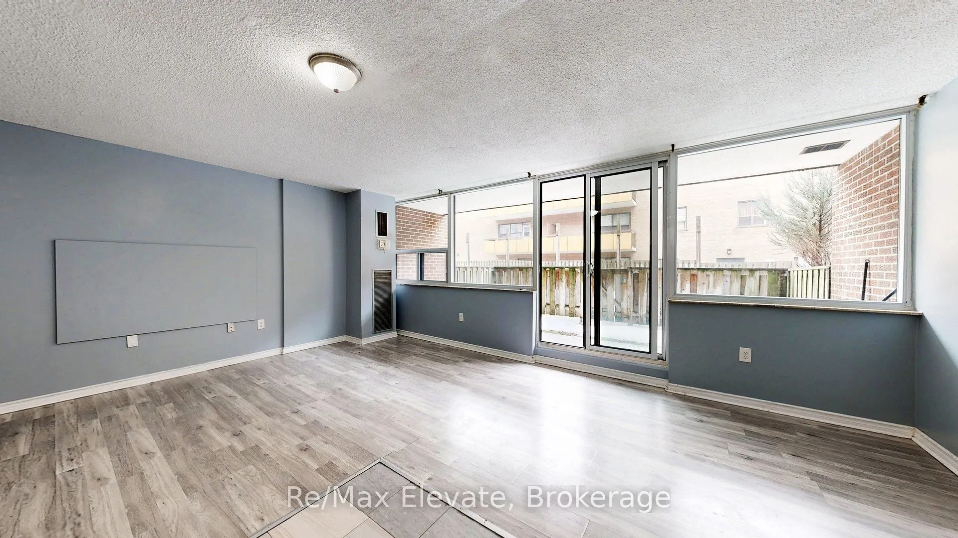 4060 Lawrence Avenue E #204