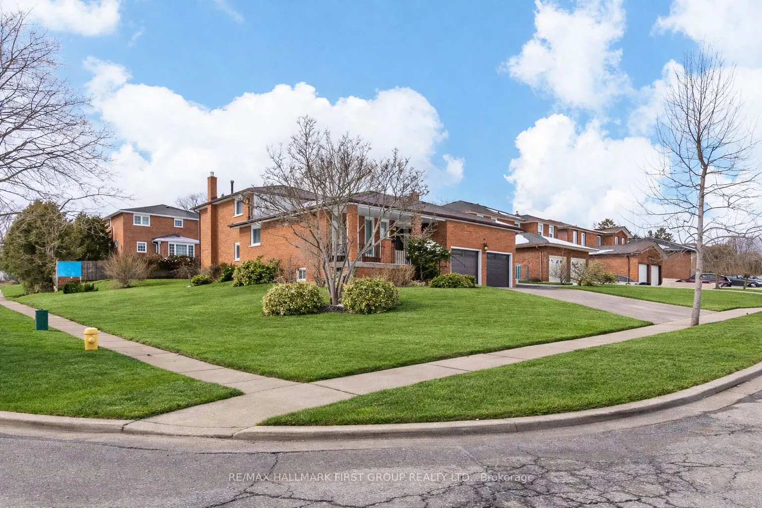 520 McLeod Crescent