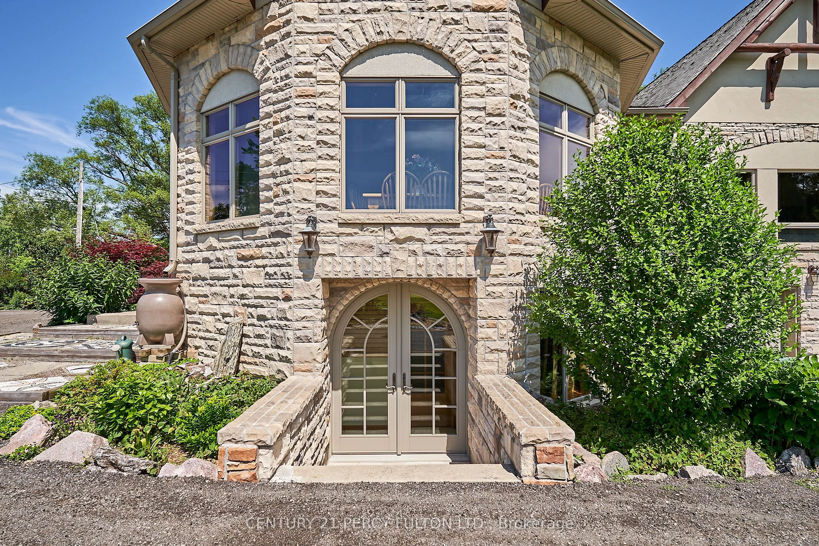 2733 Taunton Road