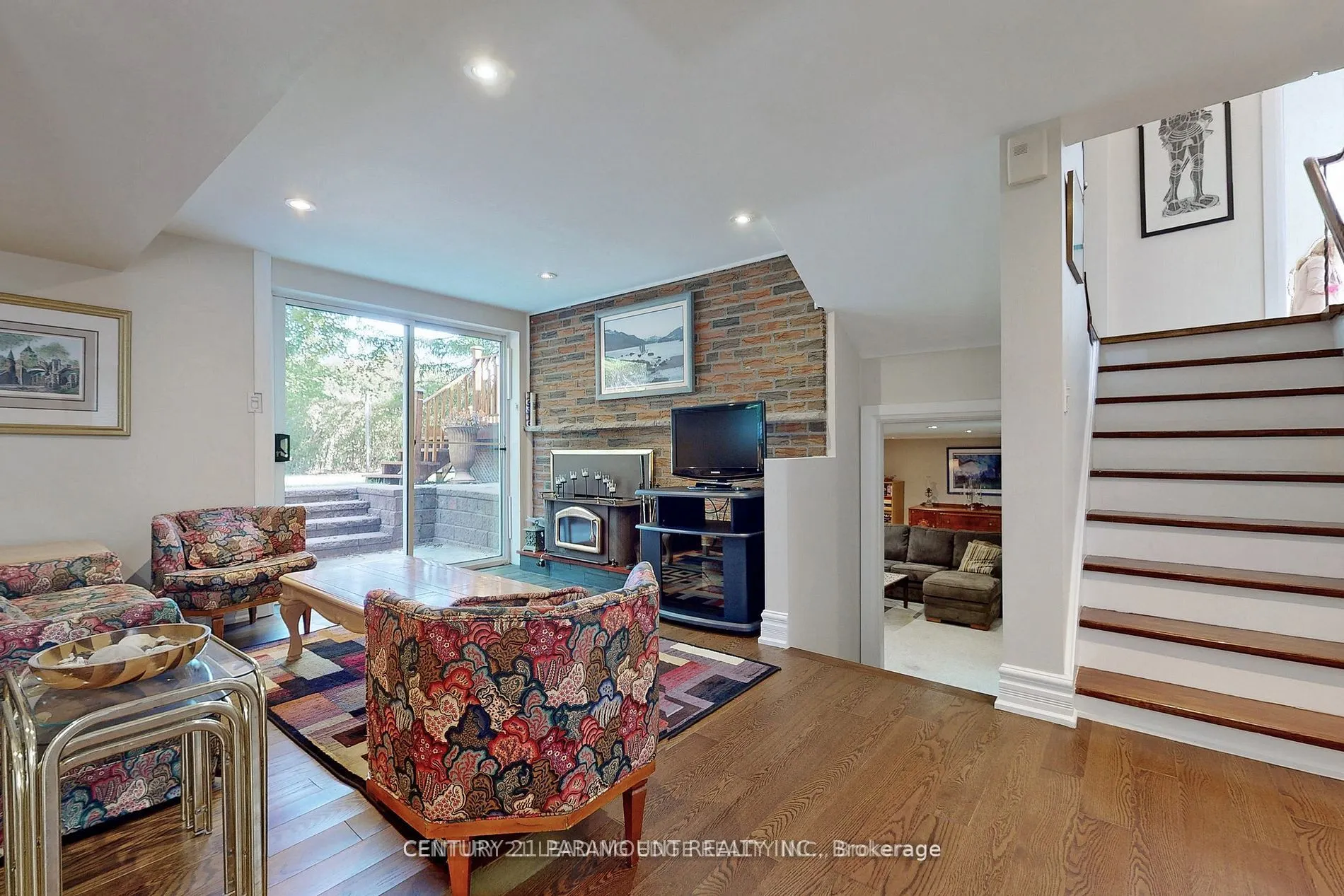 8 Waterfield Drive